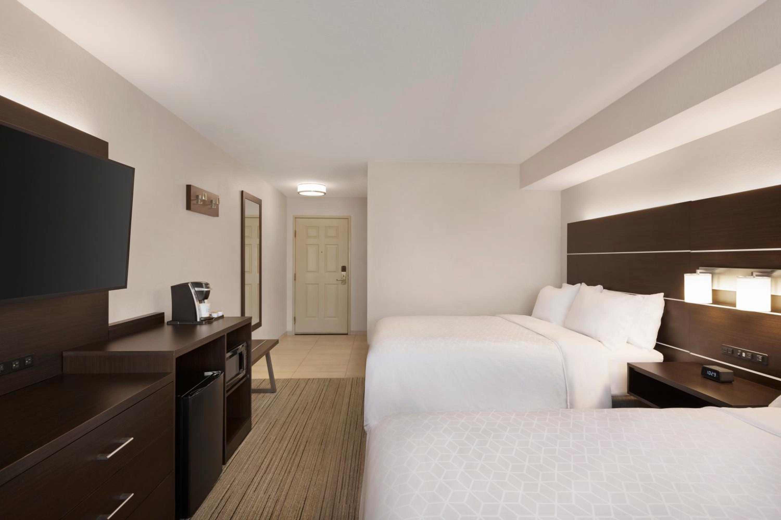 Standard Queen Room with Two Queen Beds - Photo 1