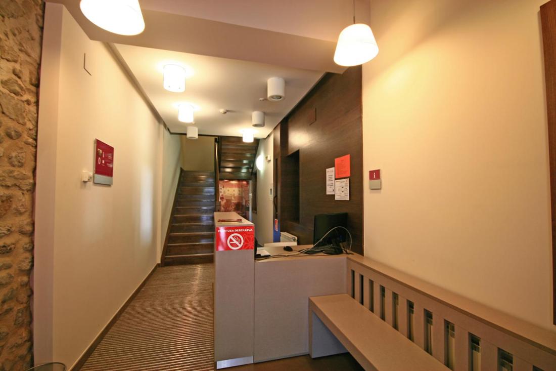 Budget Double Room - Photo 7
