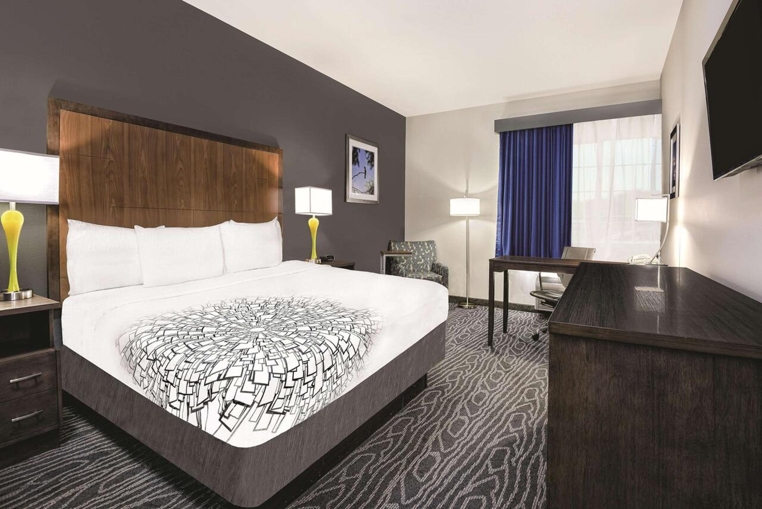 Deluxe King Room - Non-Smoking photo 1