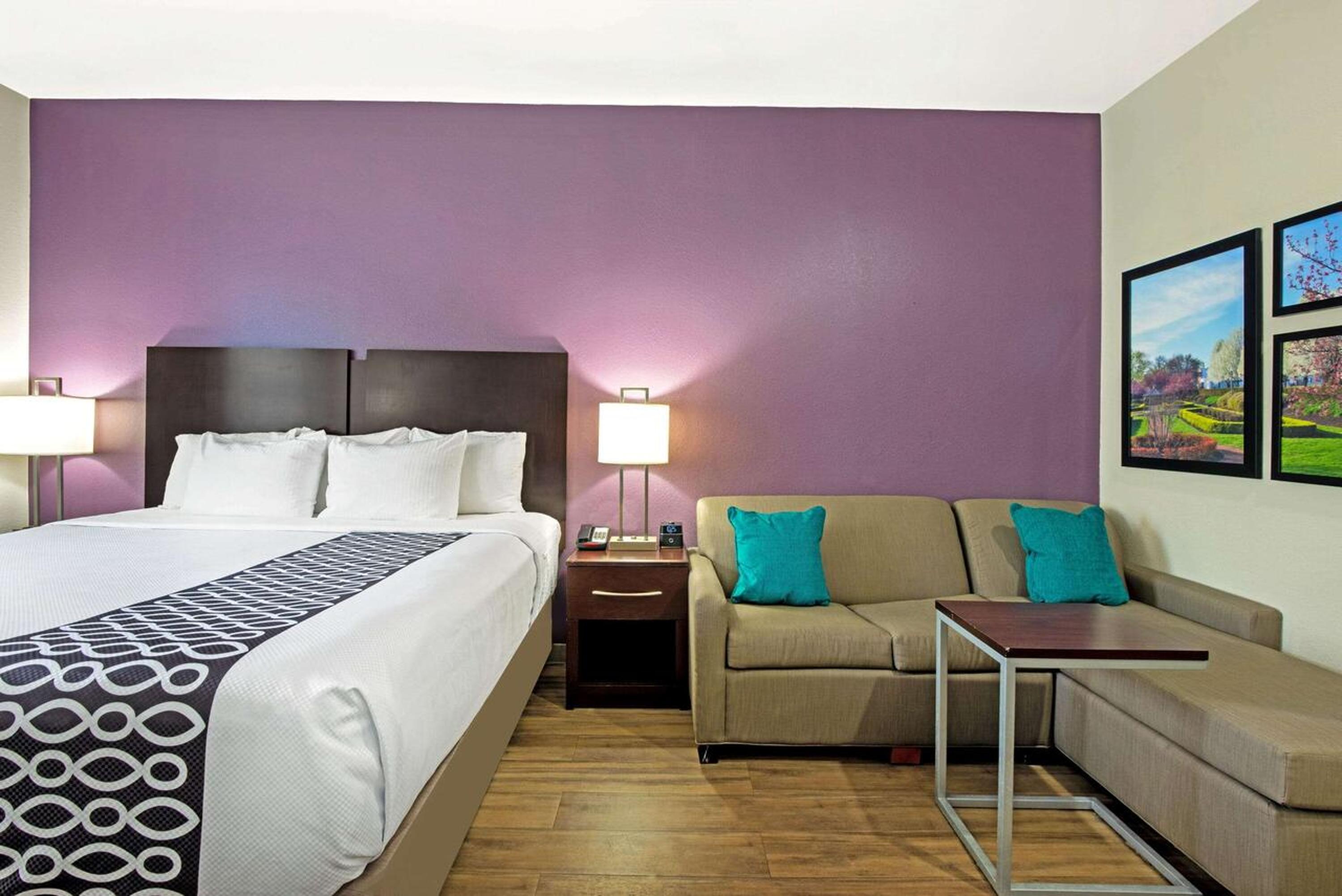Executive King Room - Non-Smoking - Photo 2