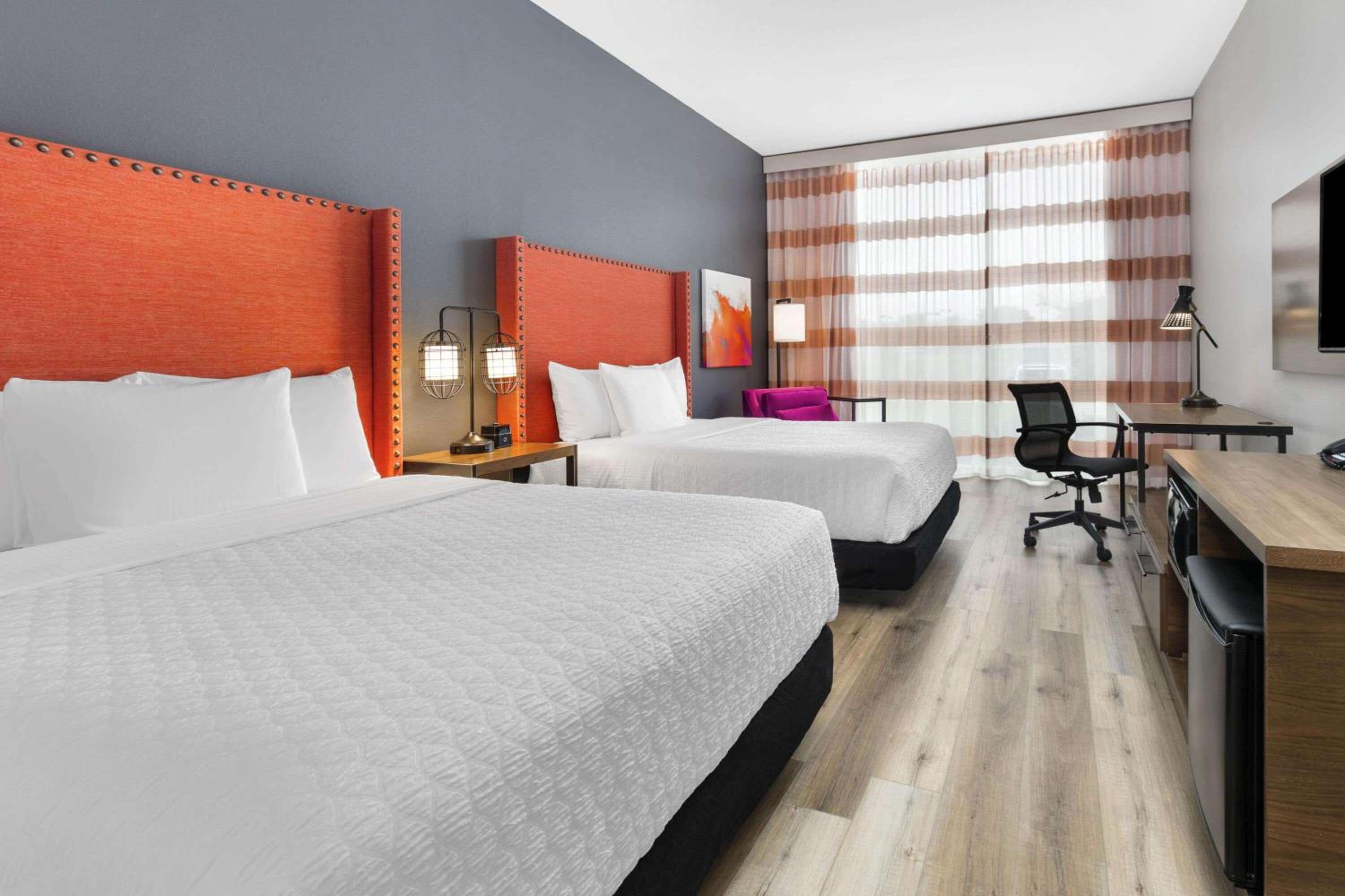 Queen Room with Two Queen Beds and Roll-In Shower - Mobility/Hearing Accessible - Non-Smoking - Photo 3