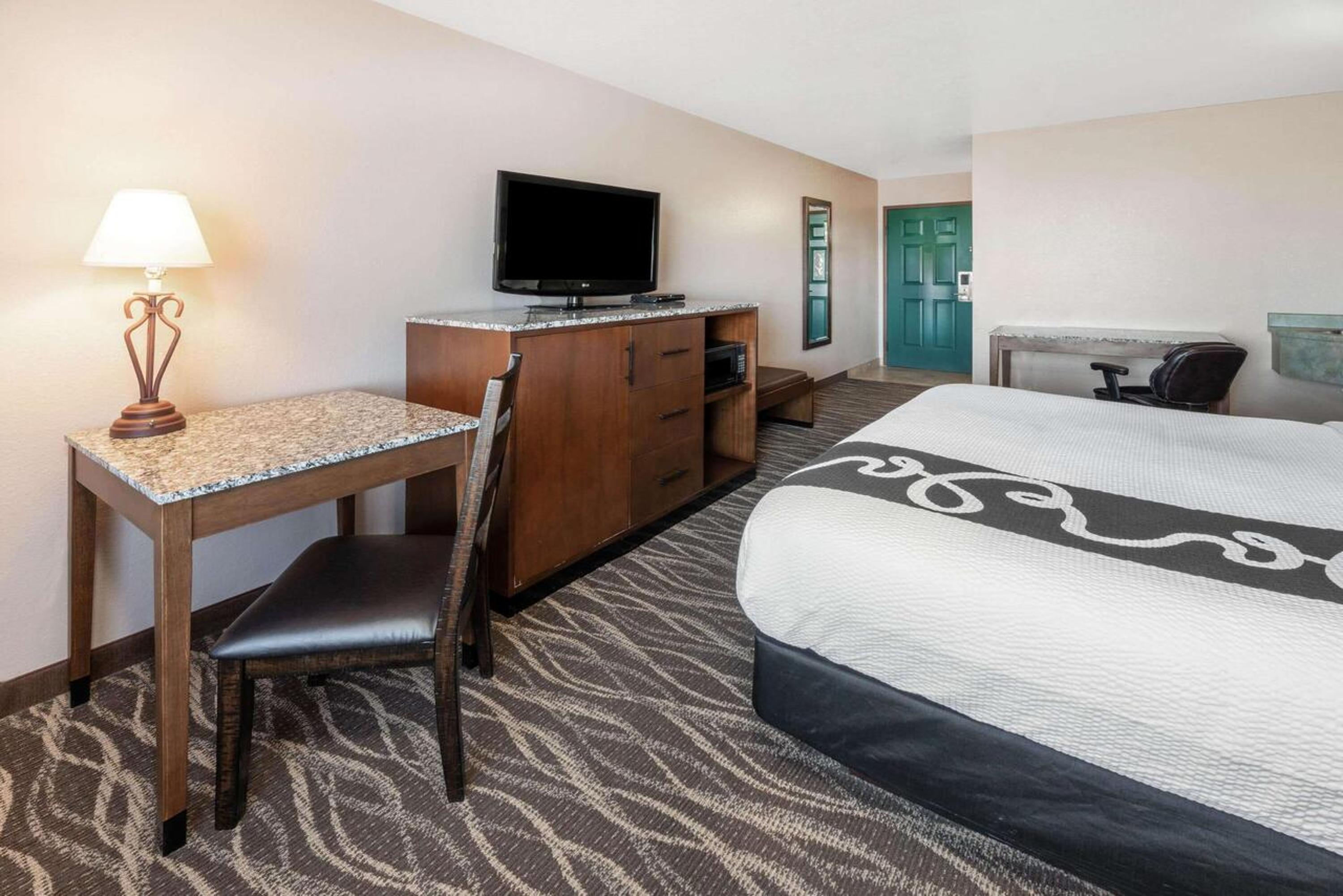 Deluxe King Room - Photo 1
