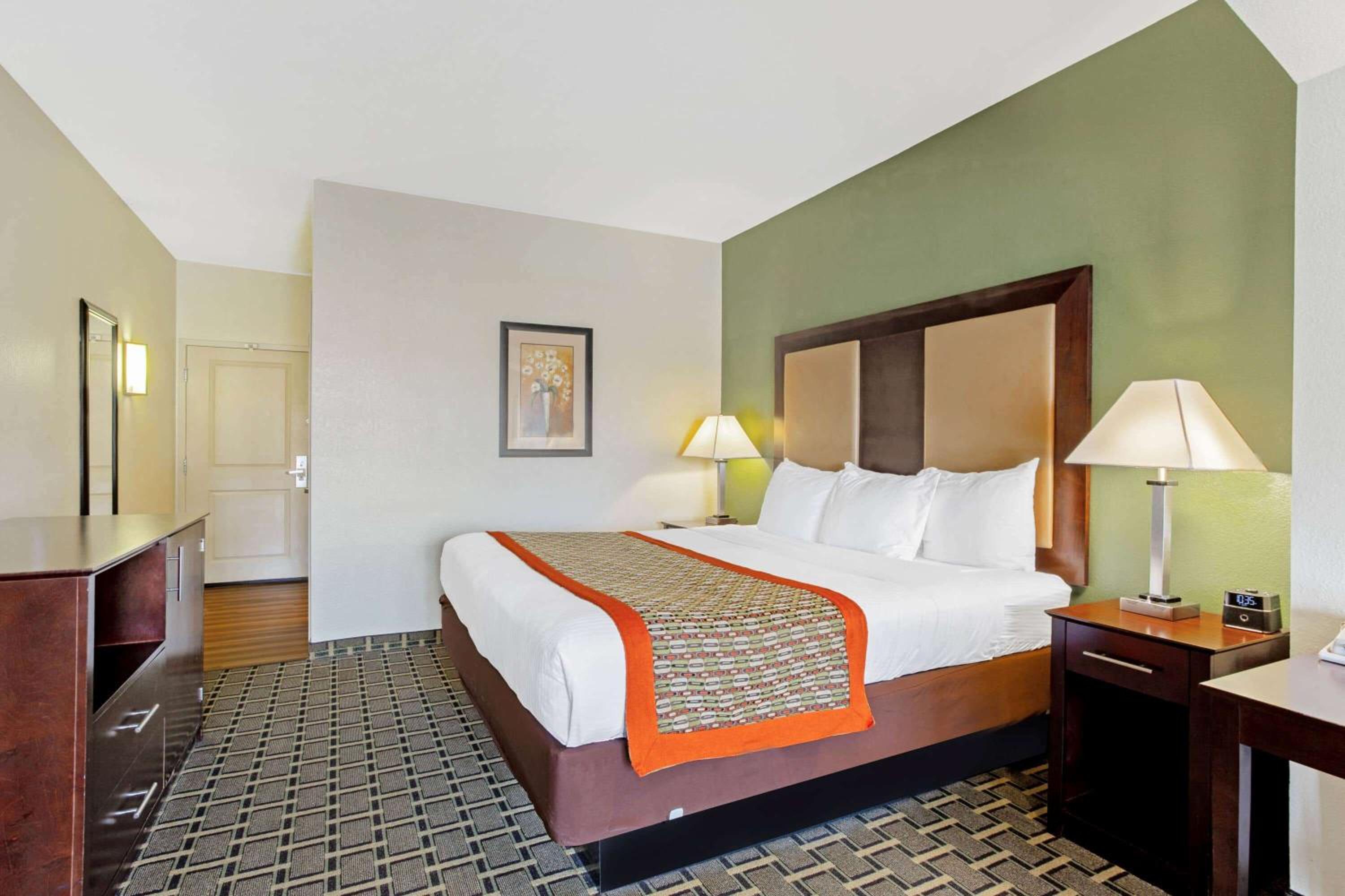 King Room - Mobility Access/Non-Smoking - Photo 1