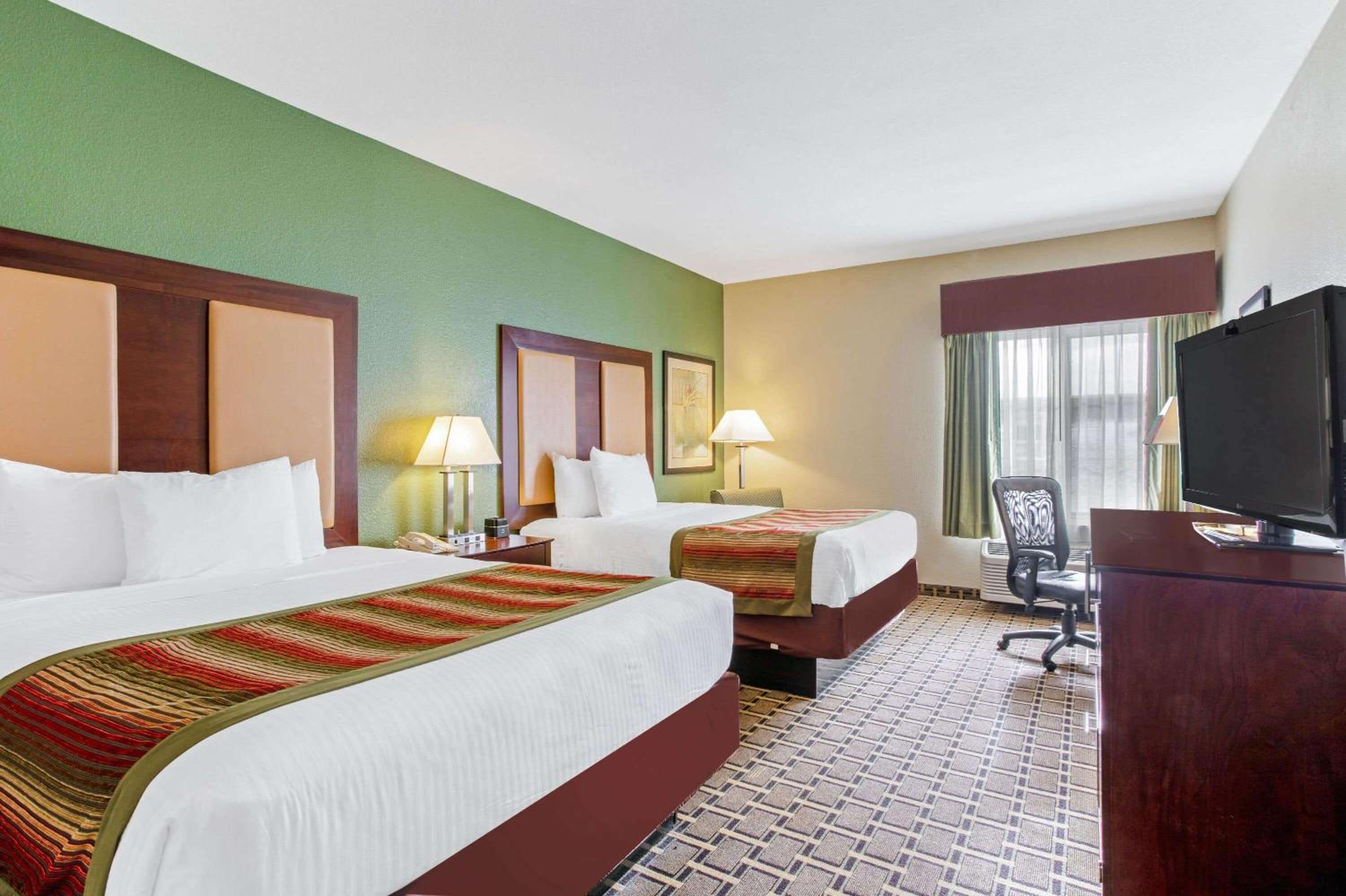 Suite with Two Queen Beds - Mobility Access/Non-Smoking - Photo 1