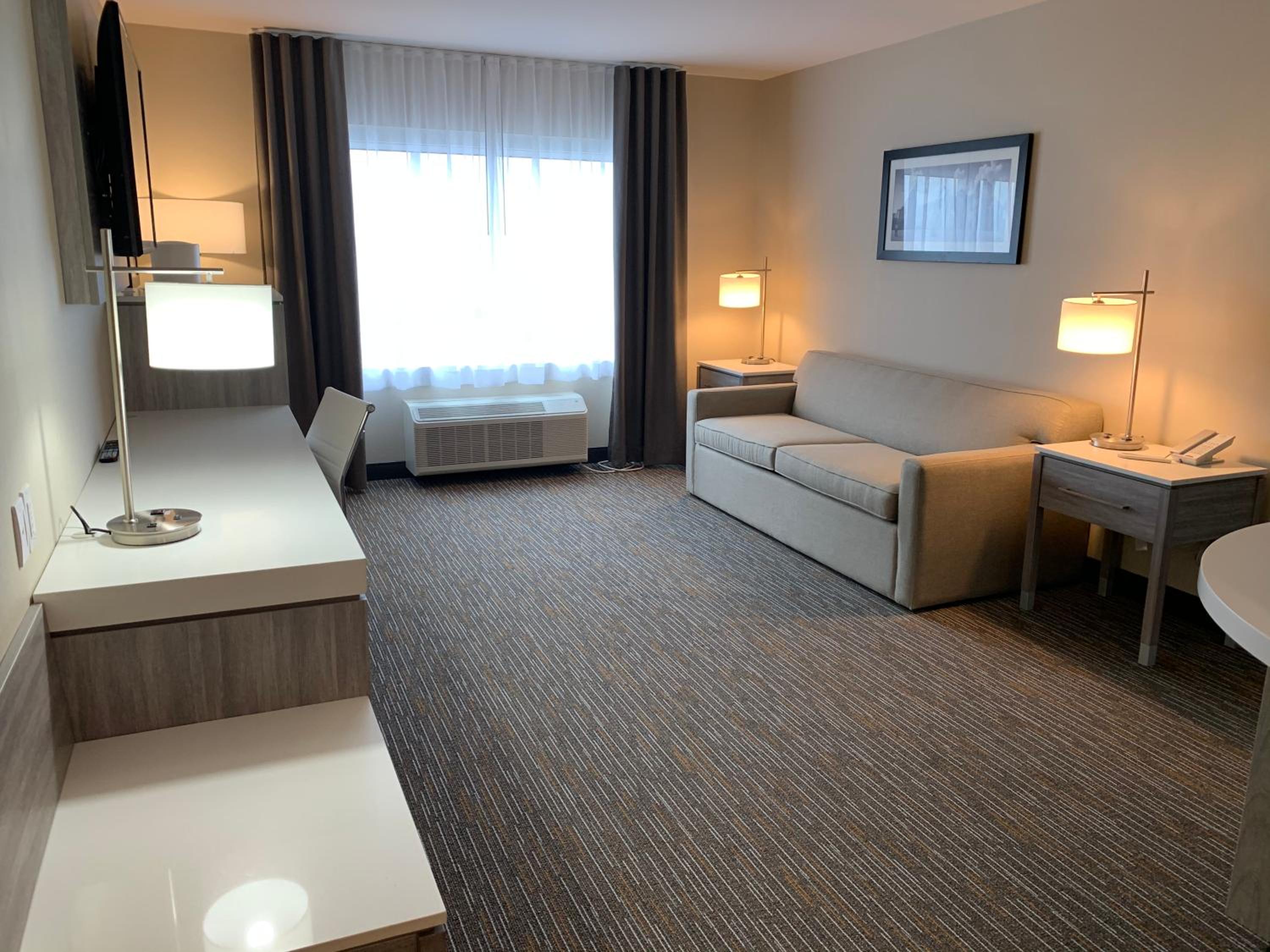 King Suite - Non-Smoking - Photo 6