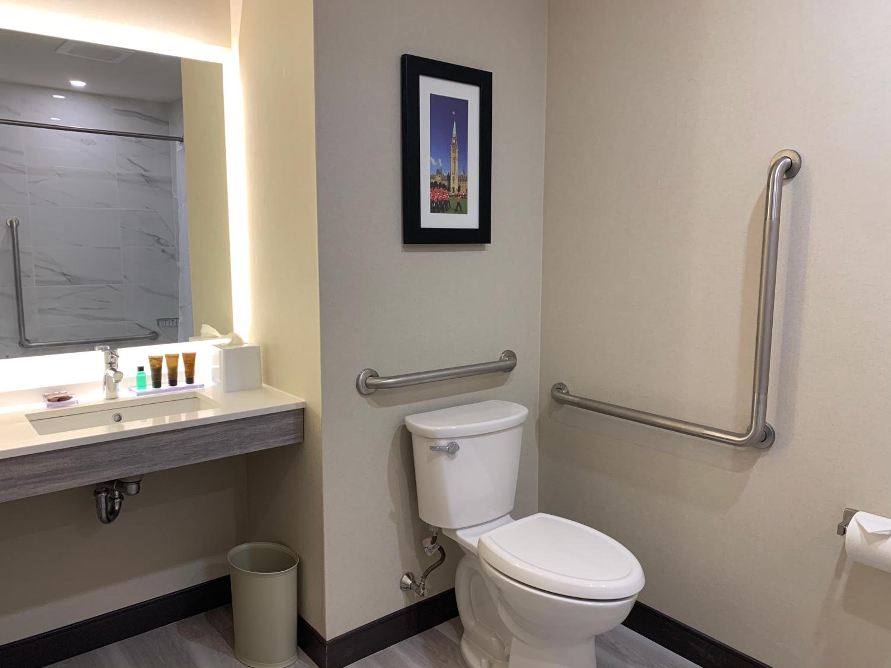Queen Room with Two Queen Beds - Mobility Access/Non-Smoking - Photo 7