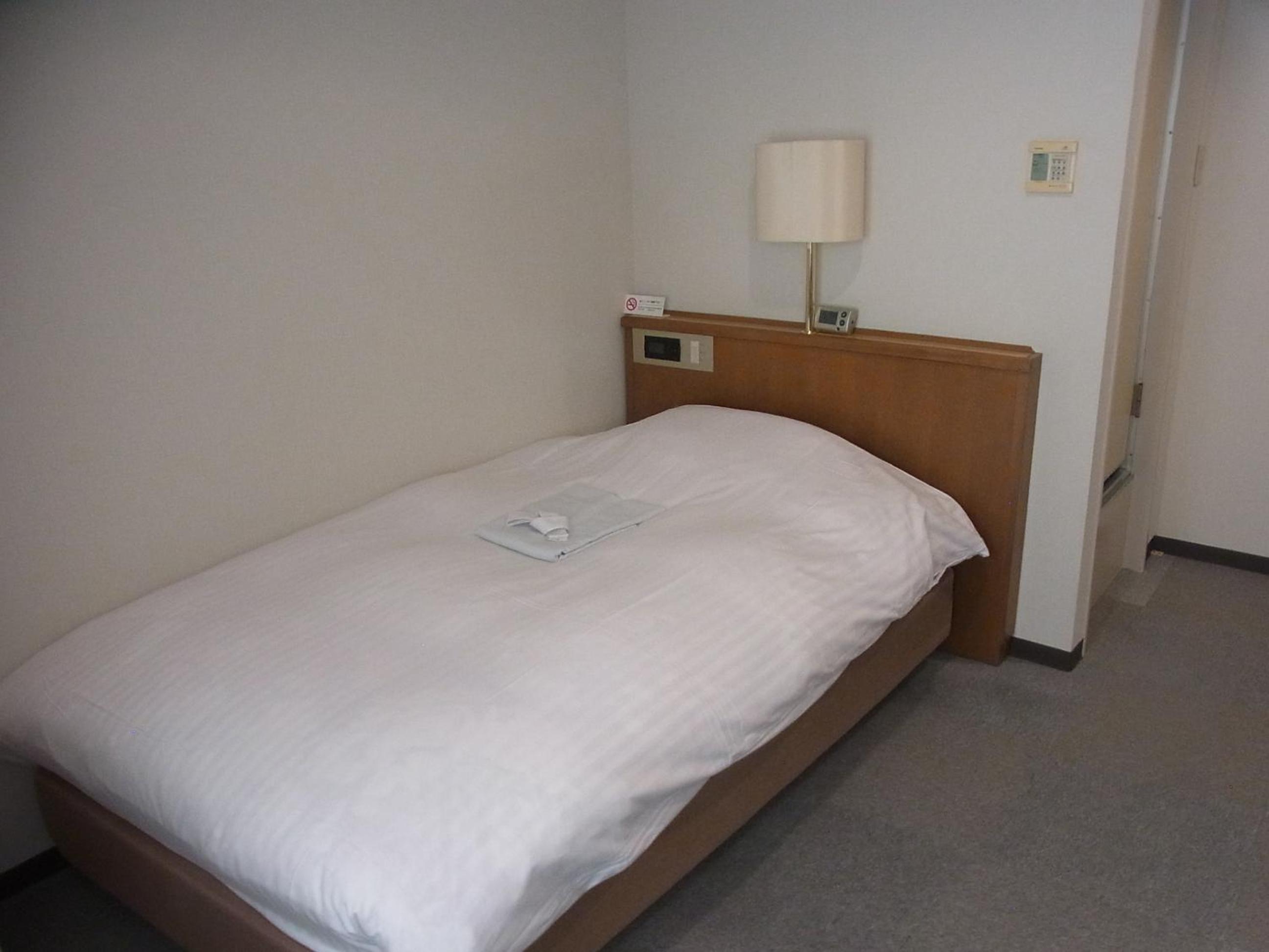 Single Room - Smoking photo 3