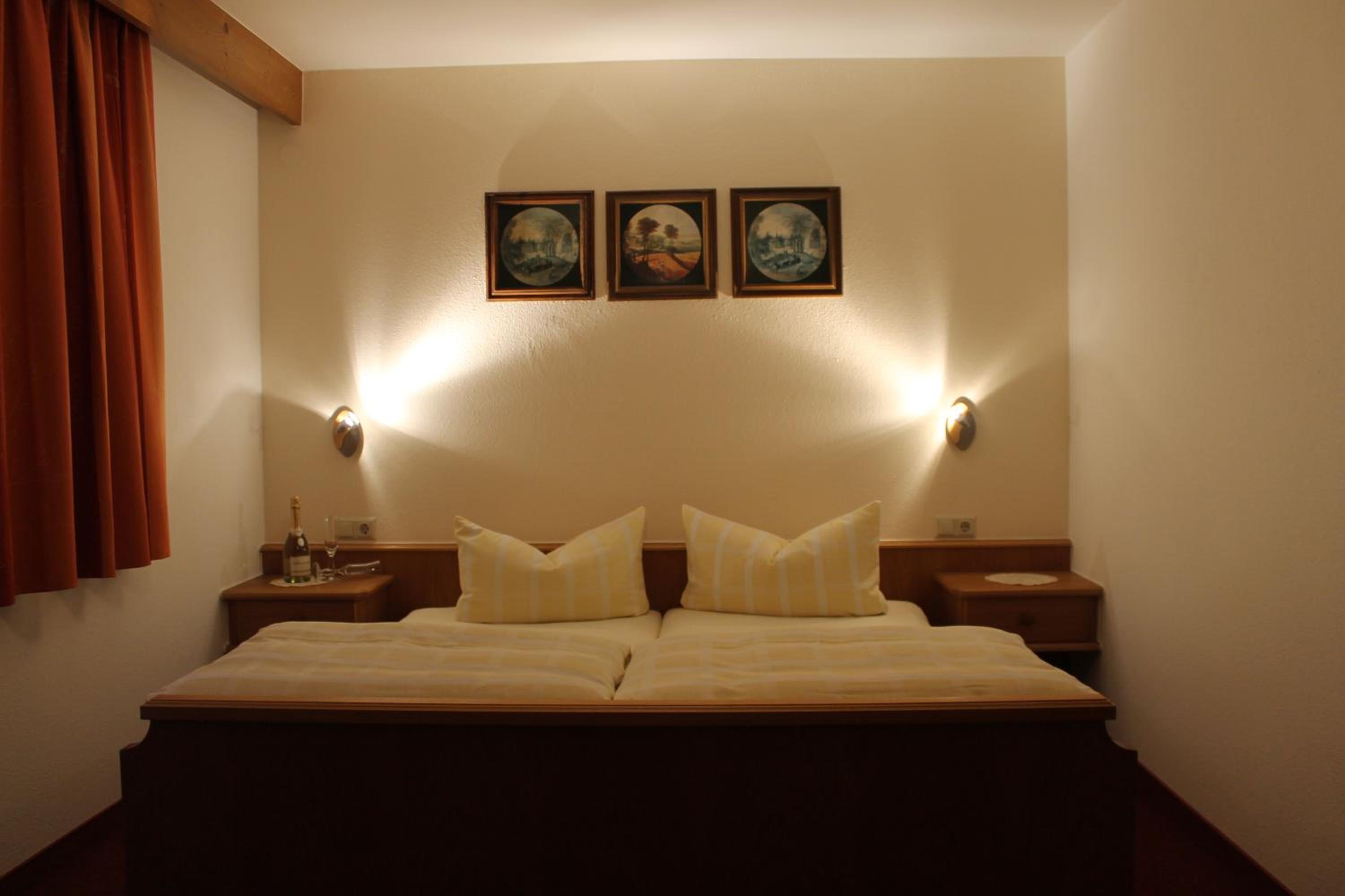 Standard One-Bedroom Apartment with Terrace and Garden photo 3