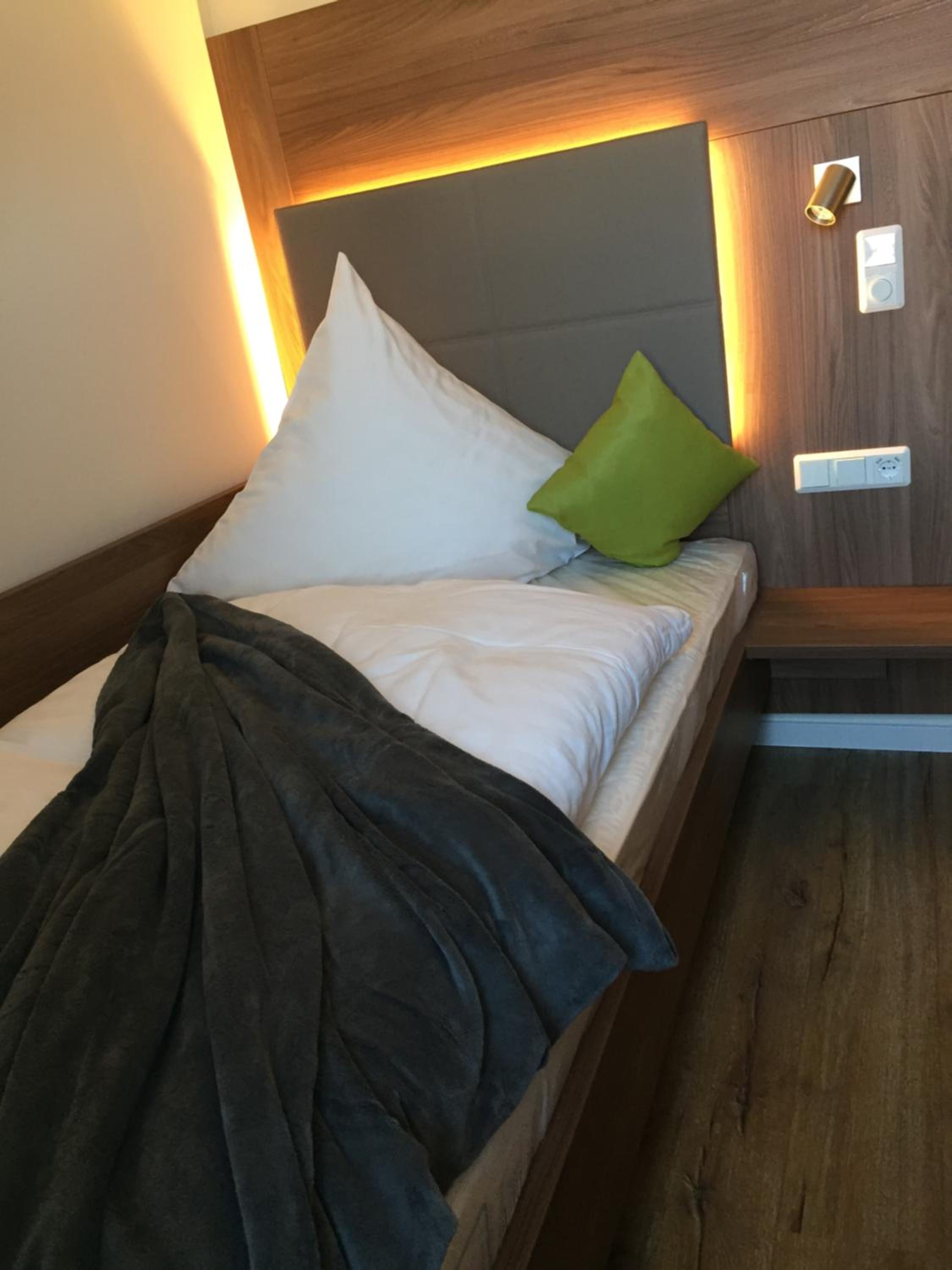 Single Room with Private Bathroom photo 1