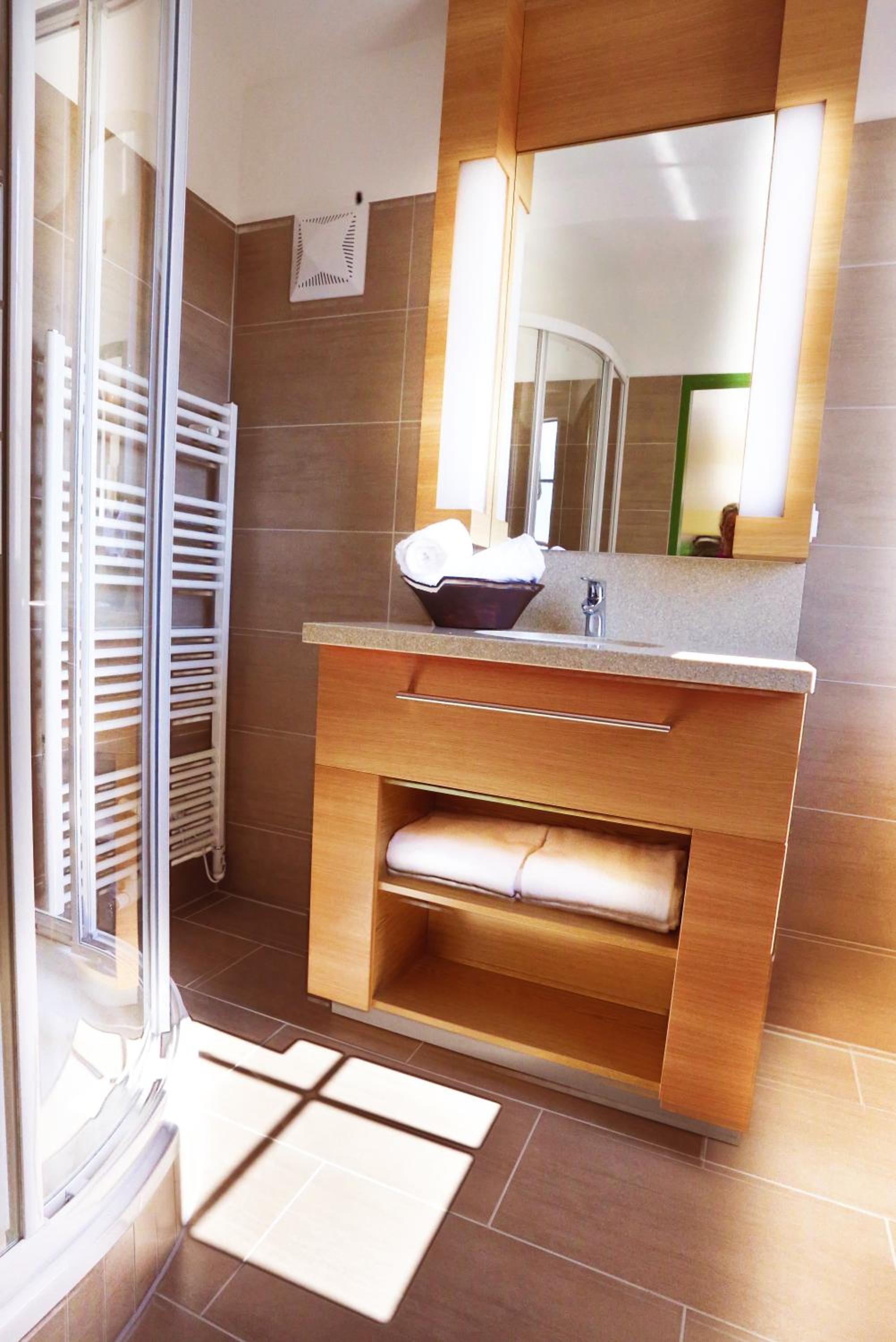 Premium Double or Twin Room - Photo 3