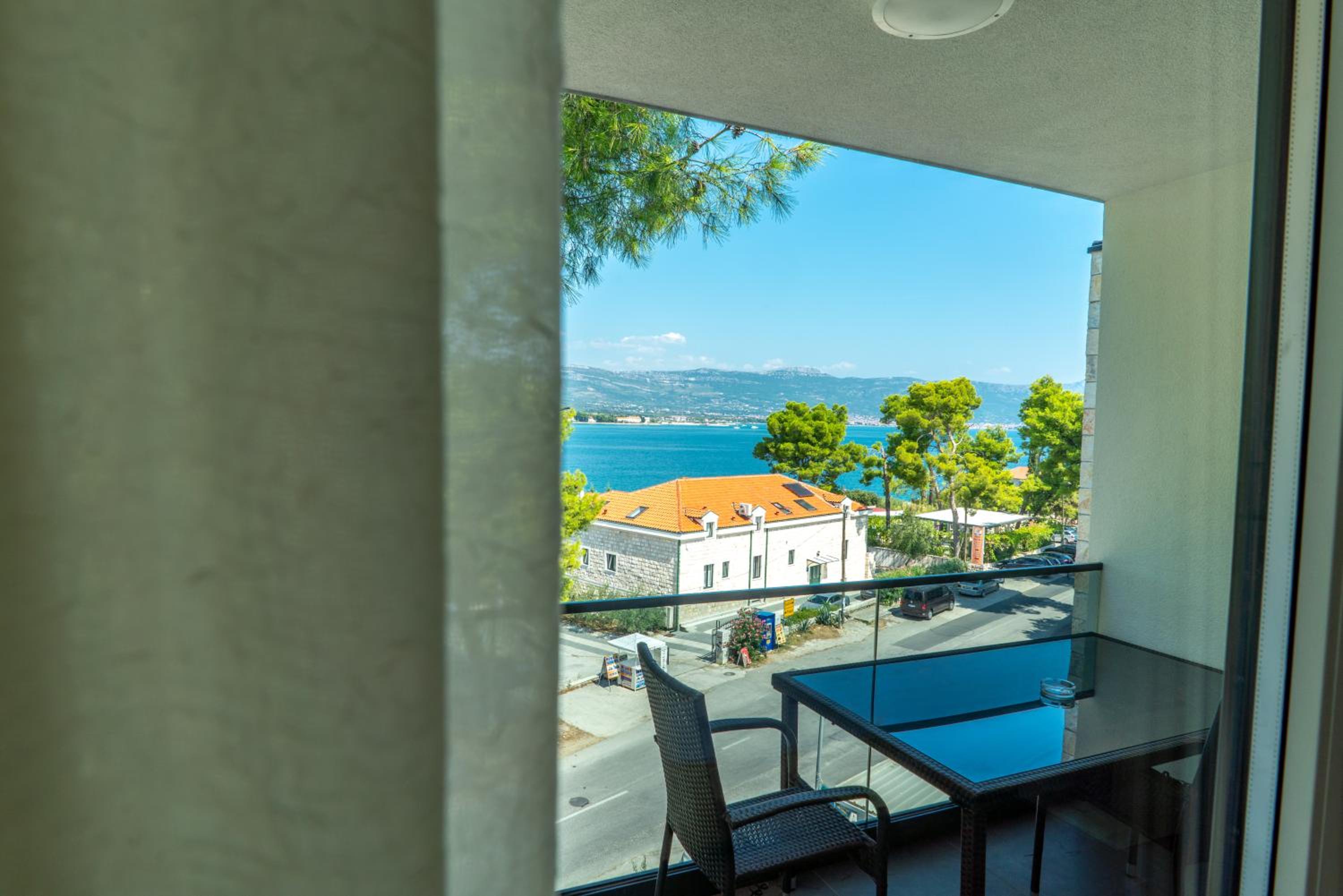 Deluxe Double Room with Balcony and Sea View - Photo 6