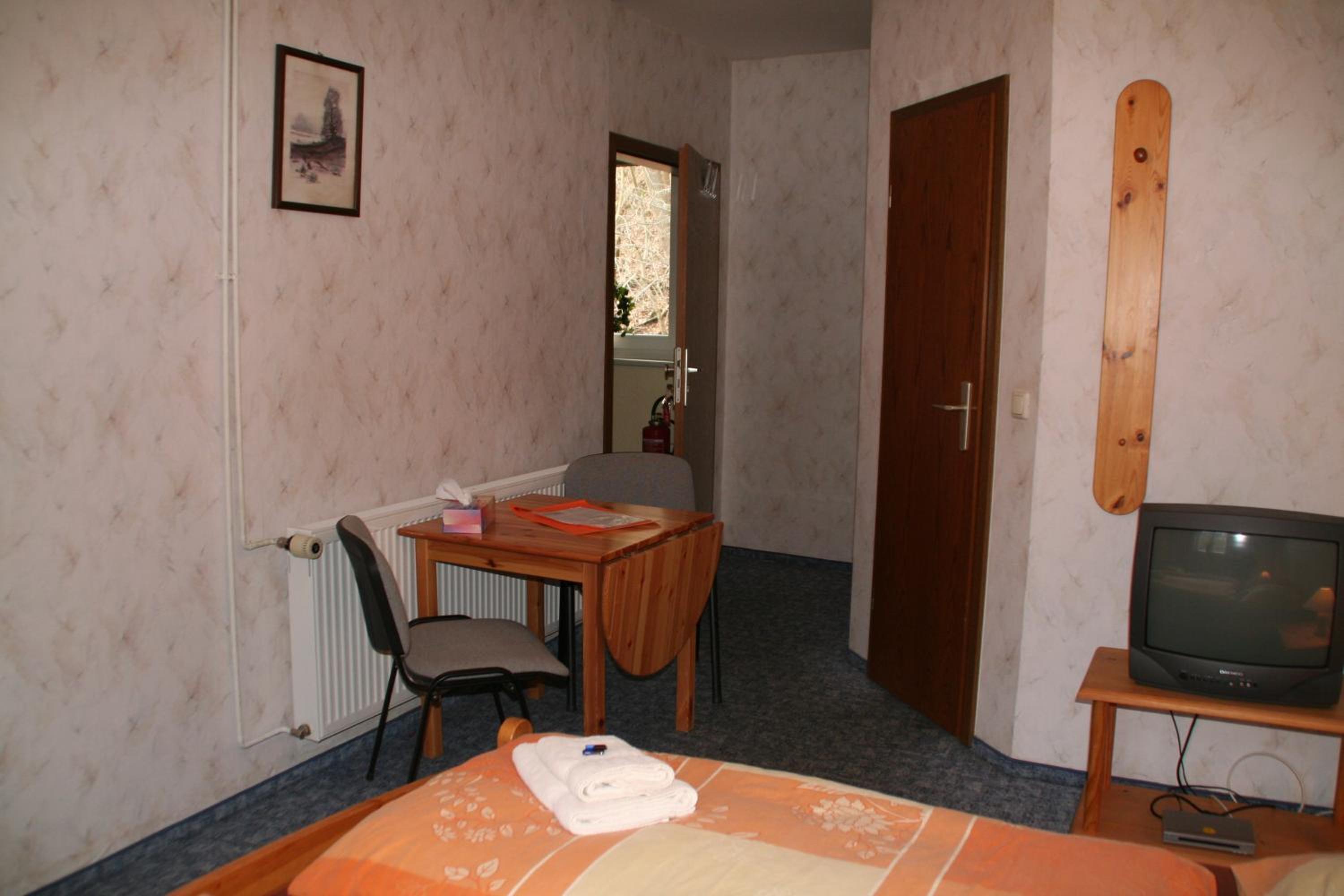 Budget Double Room - Photo 2