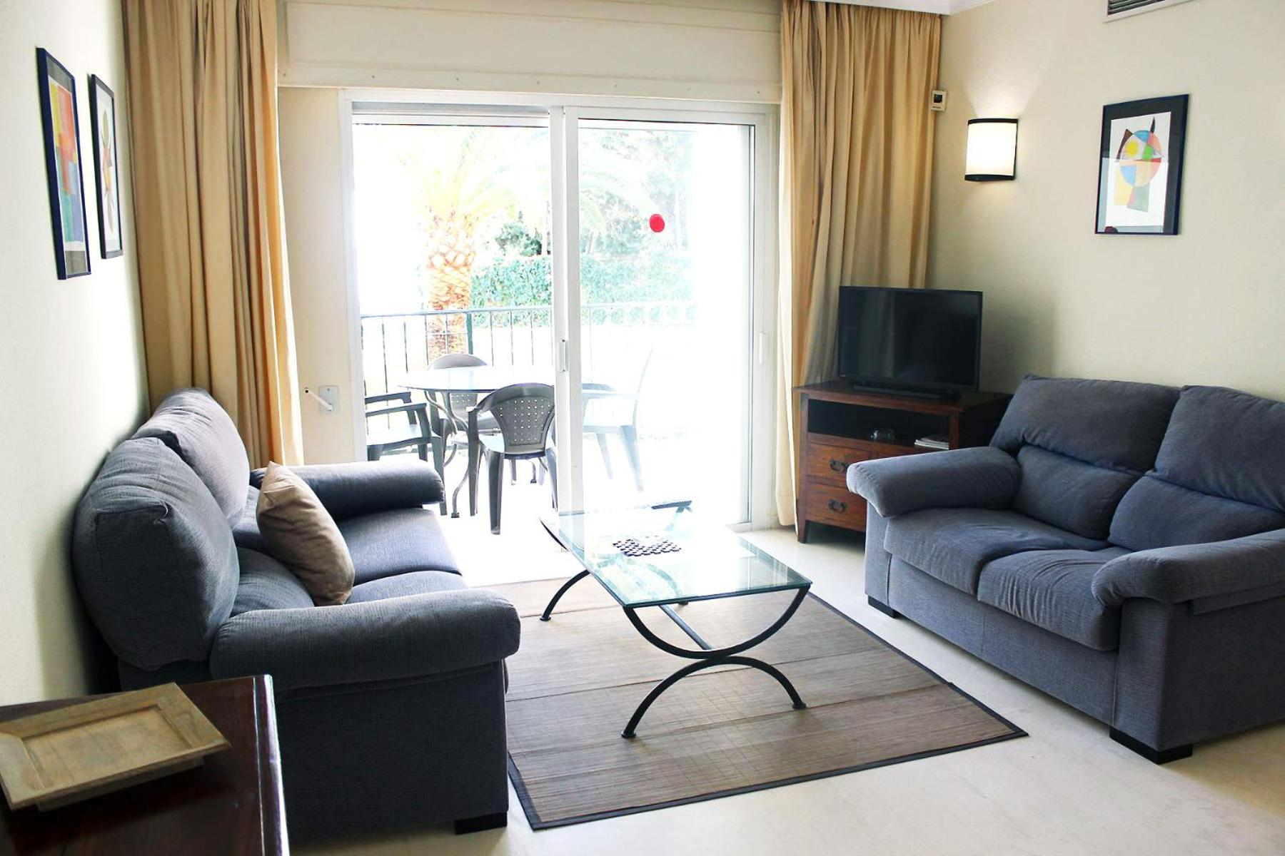 Apartamento de dos habitaciones con vista al mar (2-4 adultos)