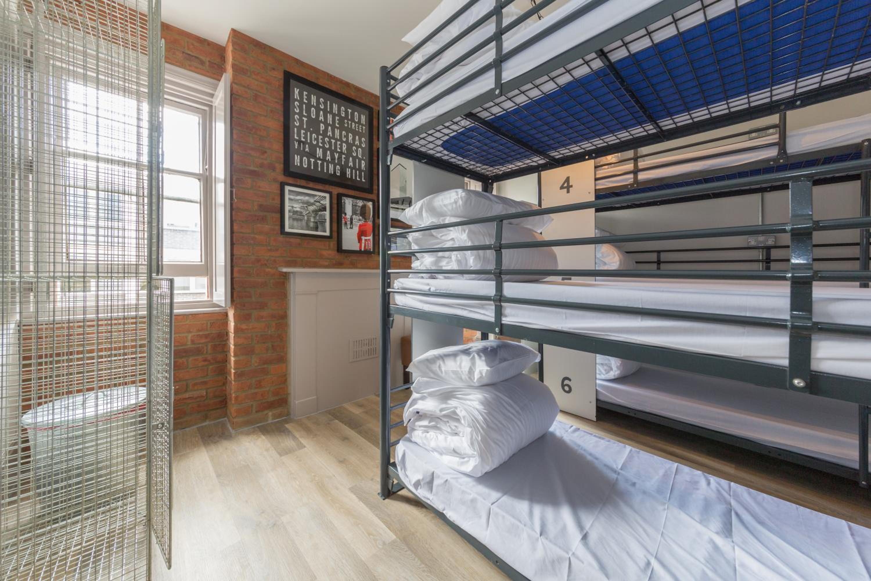 6-Bed Mixed Dormitory Room photo 2