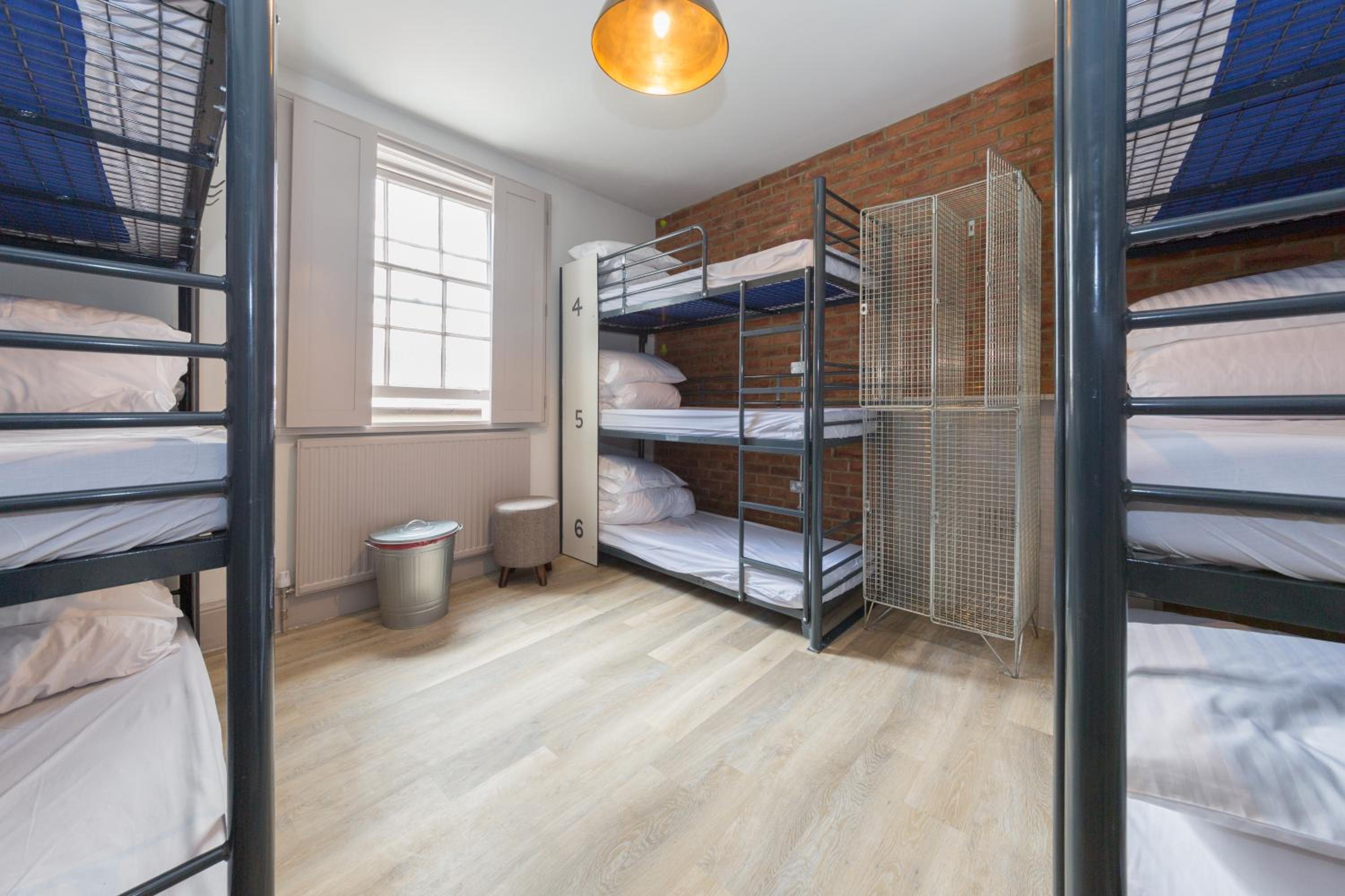 9-Bed Mixed Dormitory Room photo 2