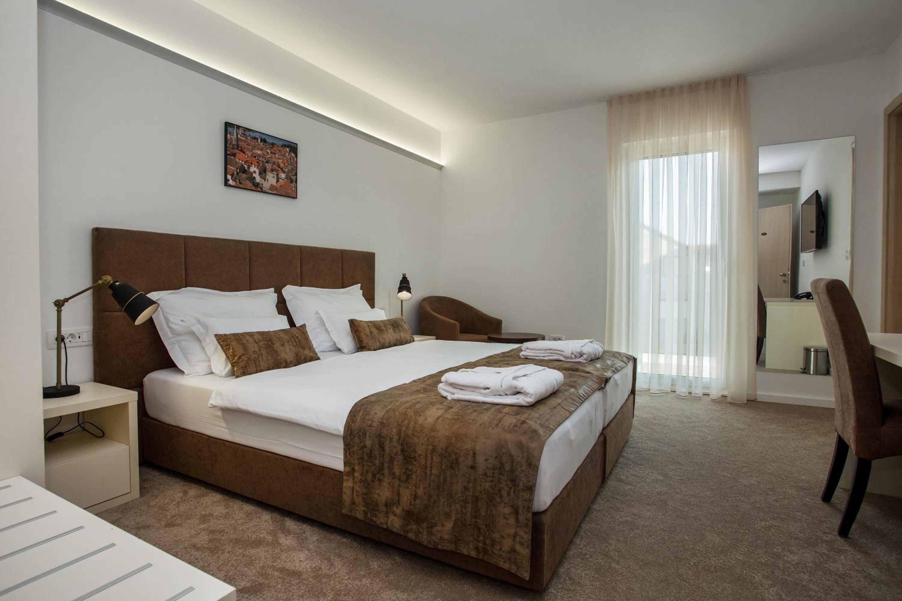 Double or Twin Room with Balcony - Annex - Photo 2