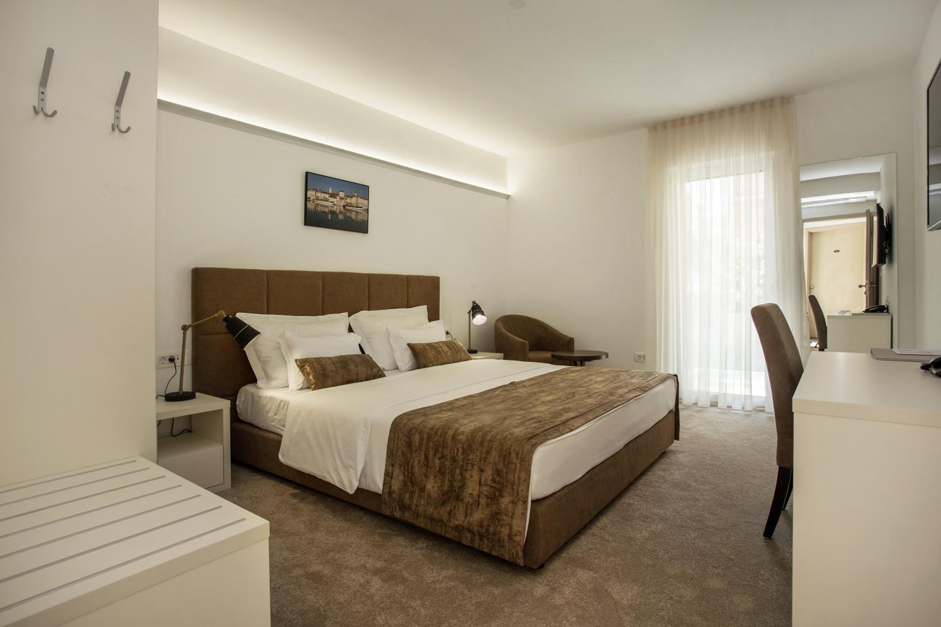 Double or Twin Room with Balcony - Annex - Photo 3