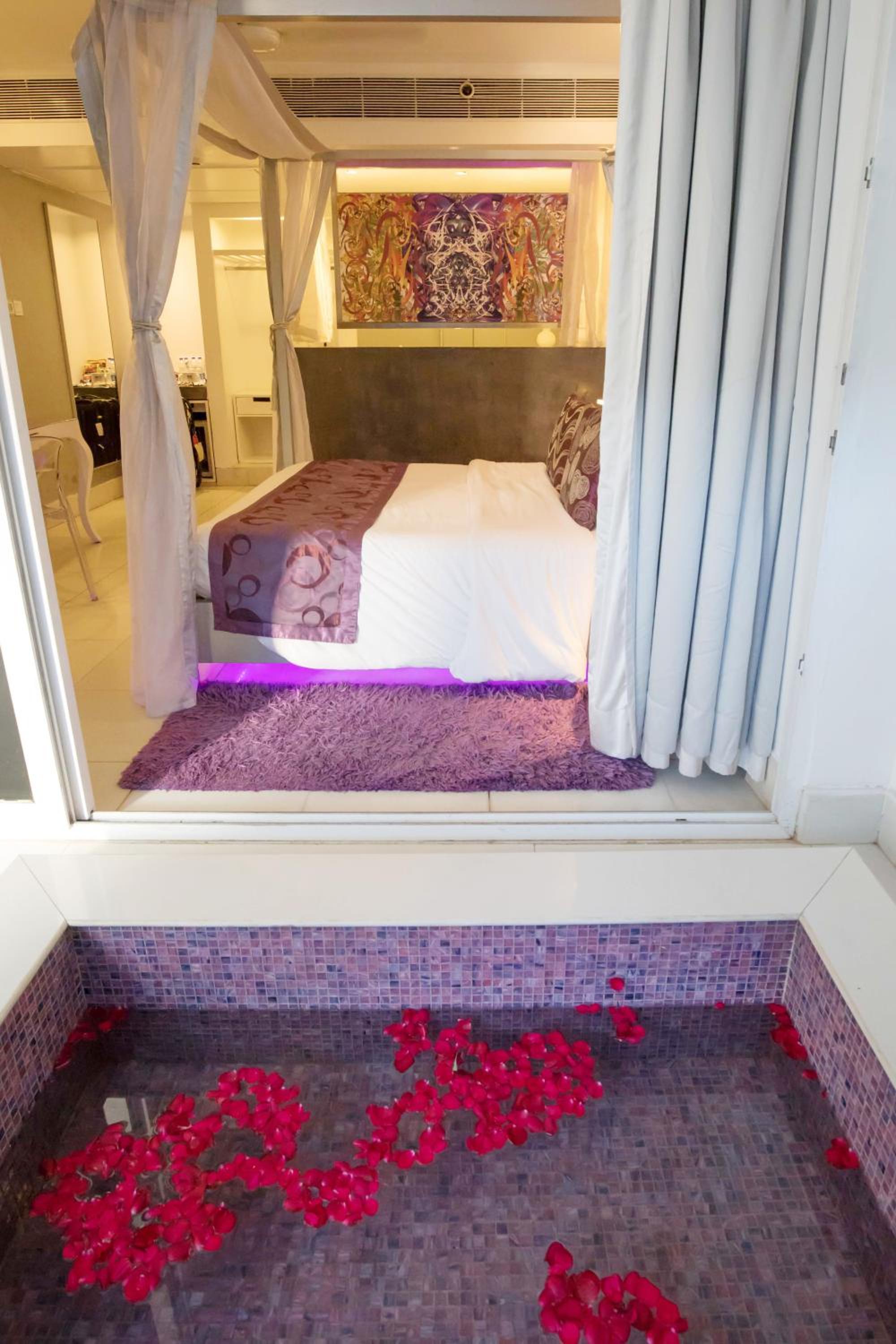 Studio Suite with Plunge Pool (Complimentary Cocktail on Arrival) -  Happy Hours 1+1 from 5 pm to 7 pm on selected brands - Photo 5