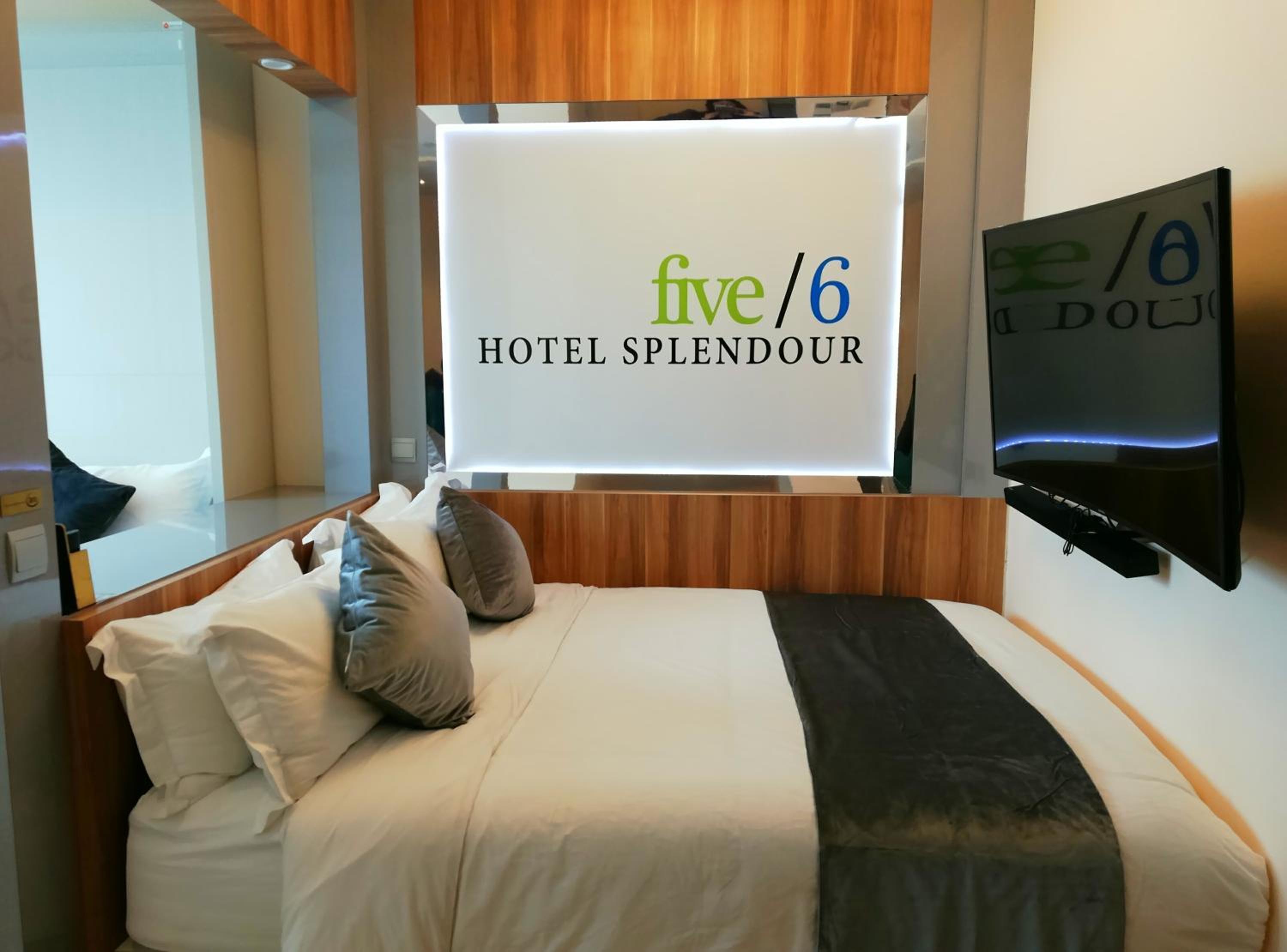 Deluxe SOHO Room