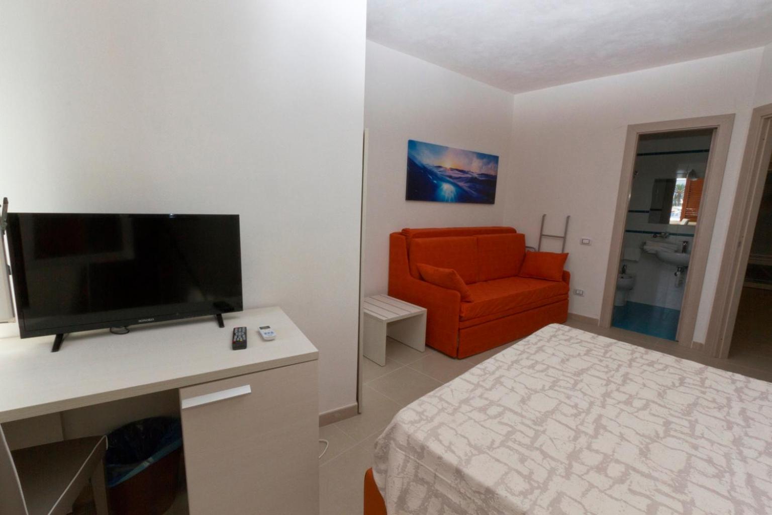 Double Room with Sea View - Ground Floor photo 2
