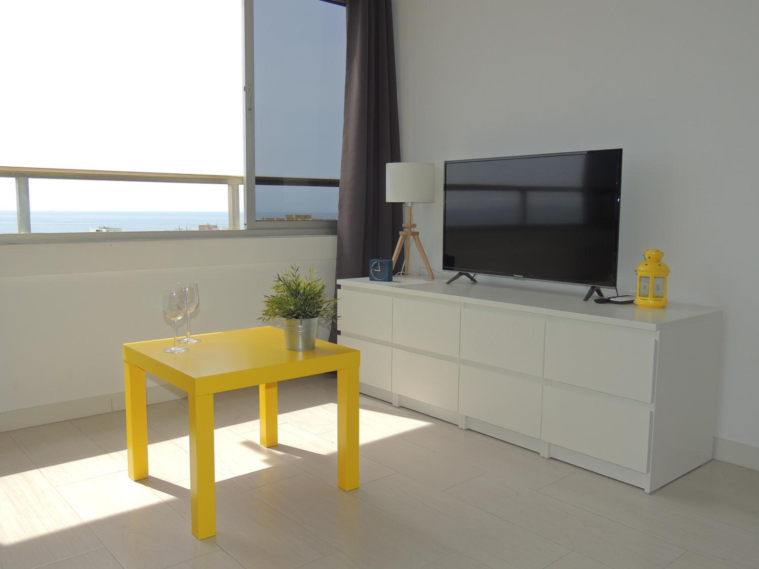 Estudio con vista al mar