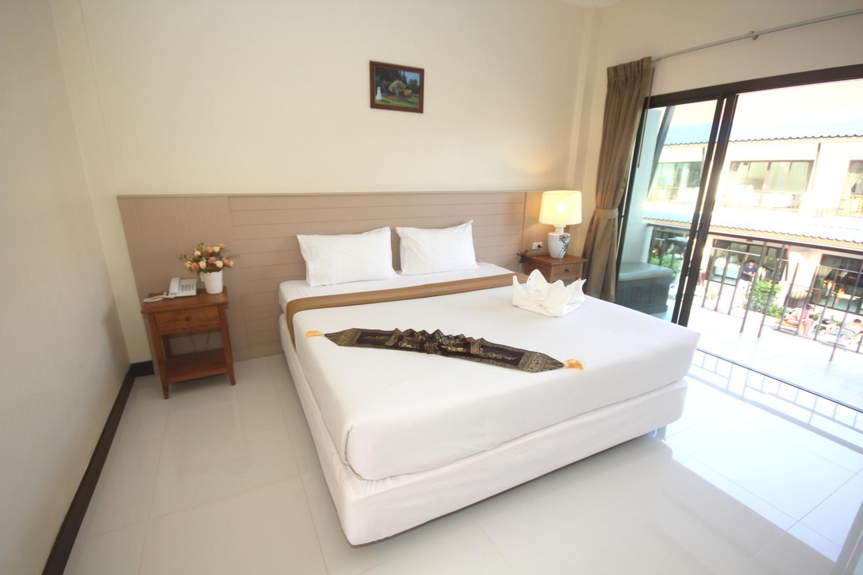 Double Room with Pool View - Photo 6