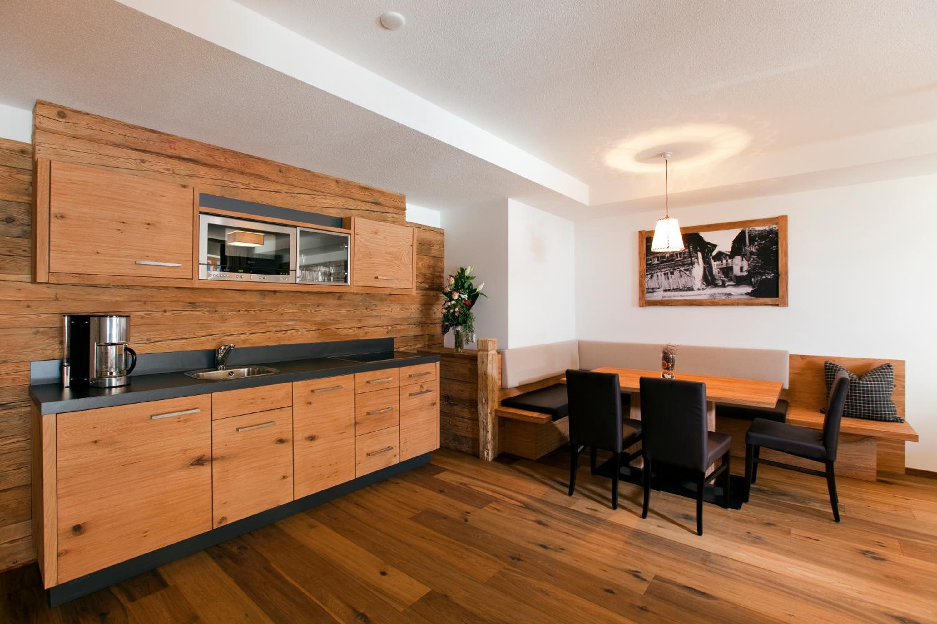 Two-Bedroom Apartment with Balcony photo 3