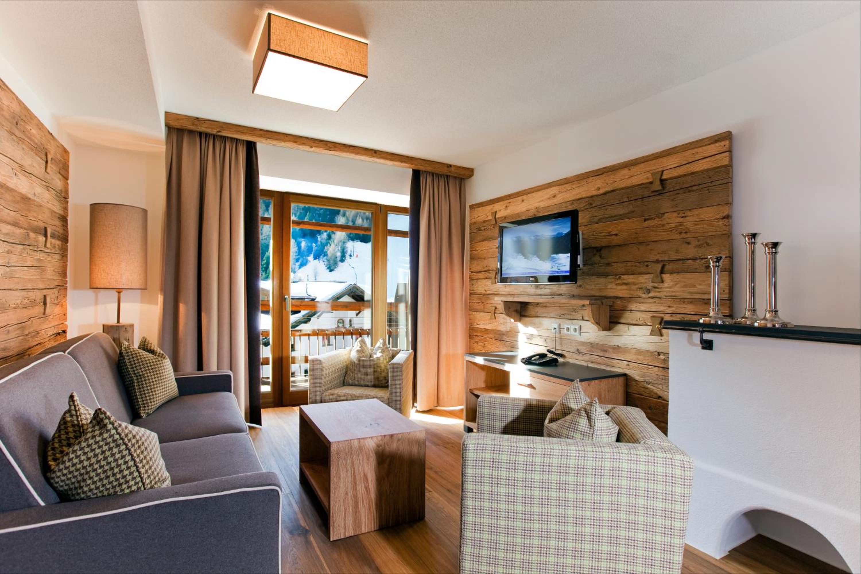 Two-Bedroom Apartment with Balcony photo 1