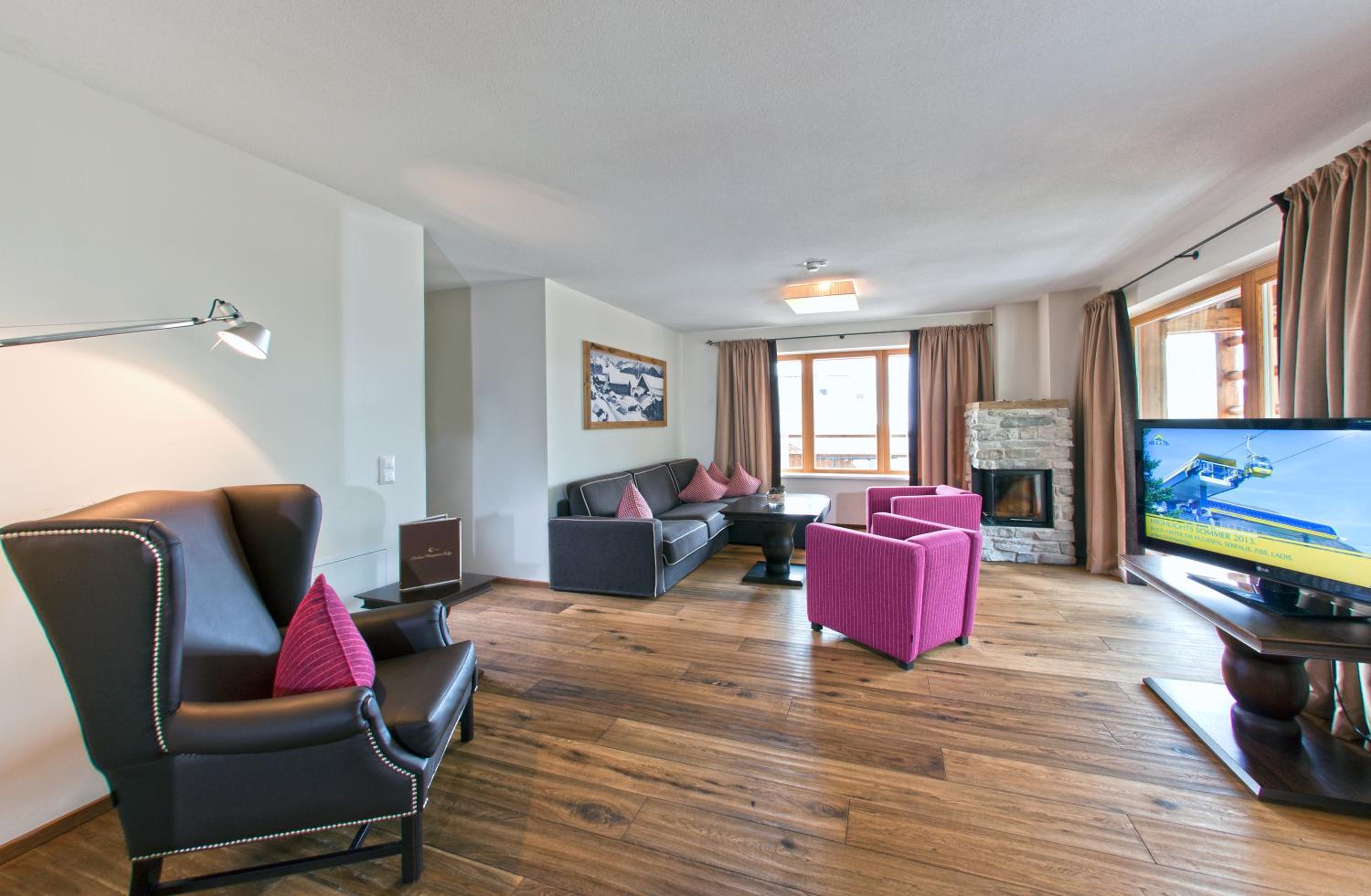 Four-Bedroom Apartment with Terrace photo 1