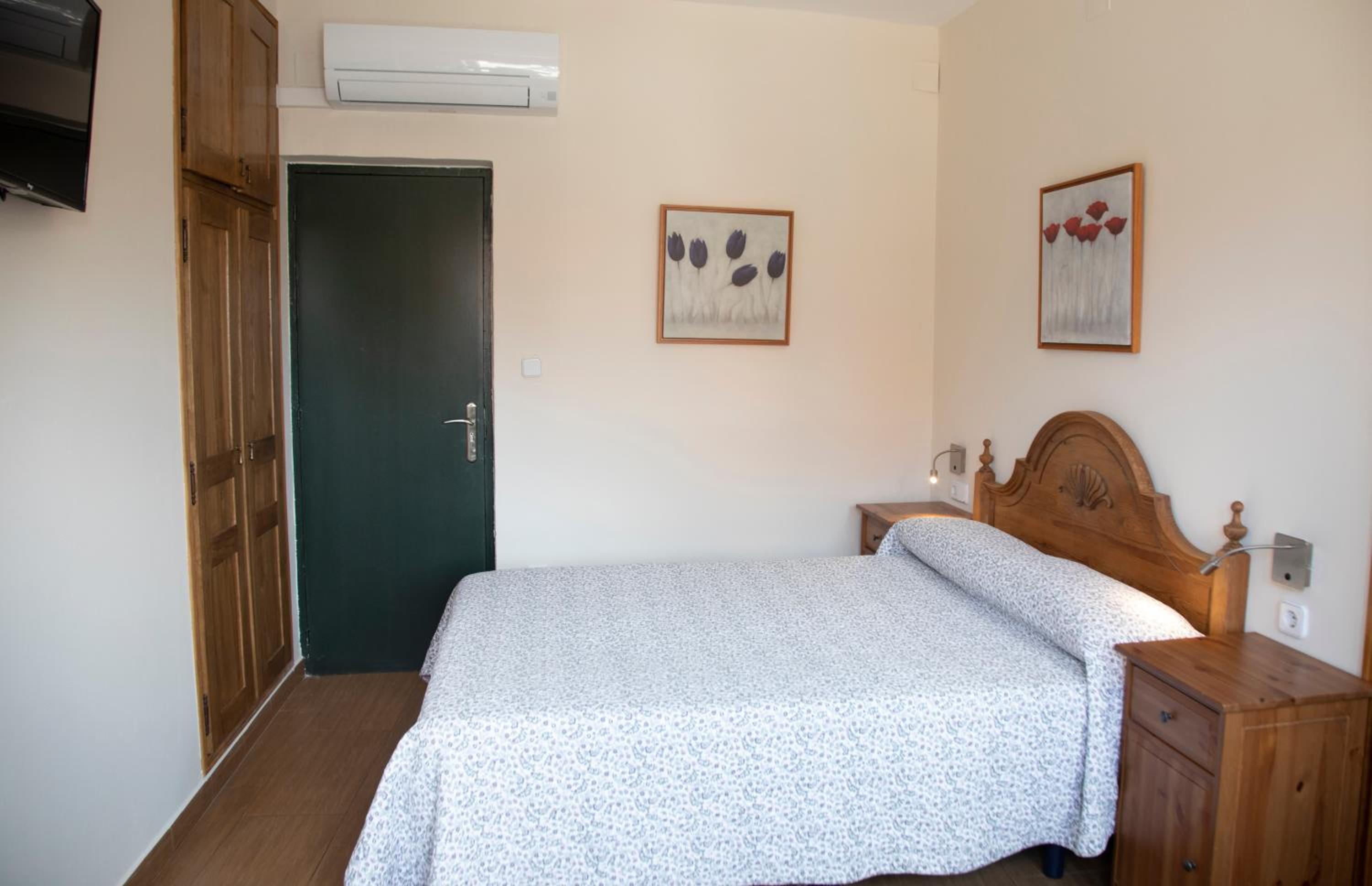 Deluxe Queen Room - Photo 1