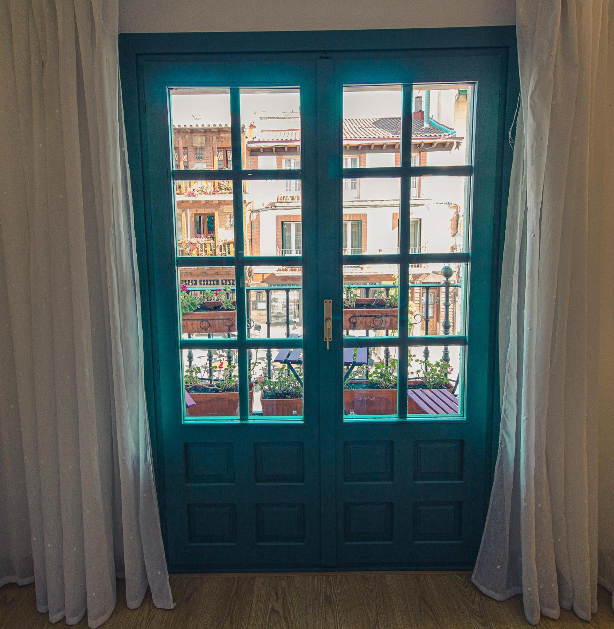 Two-Bedroom Apartment with Balcony photo 3