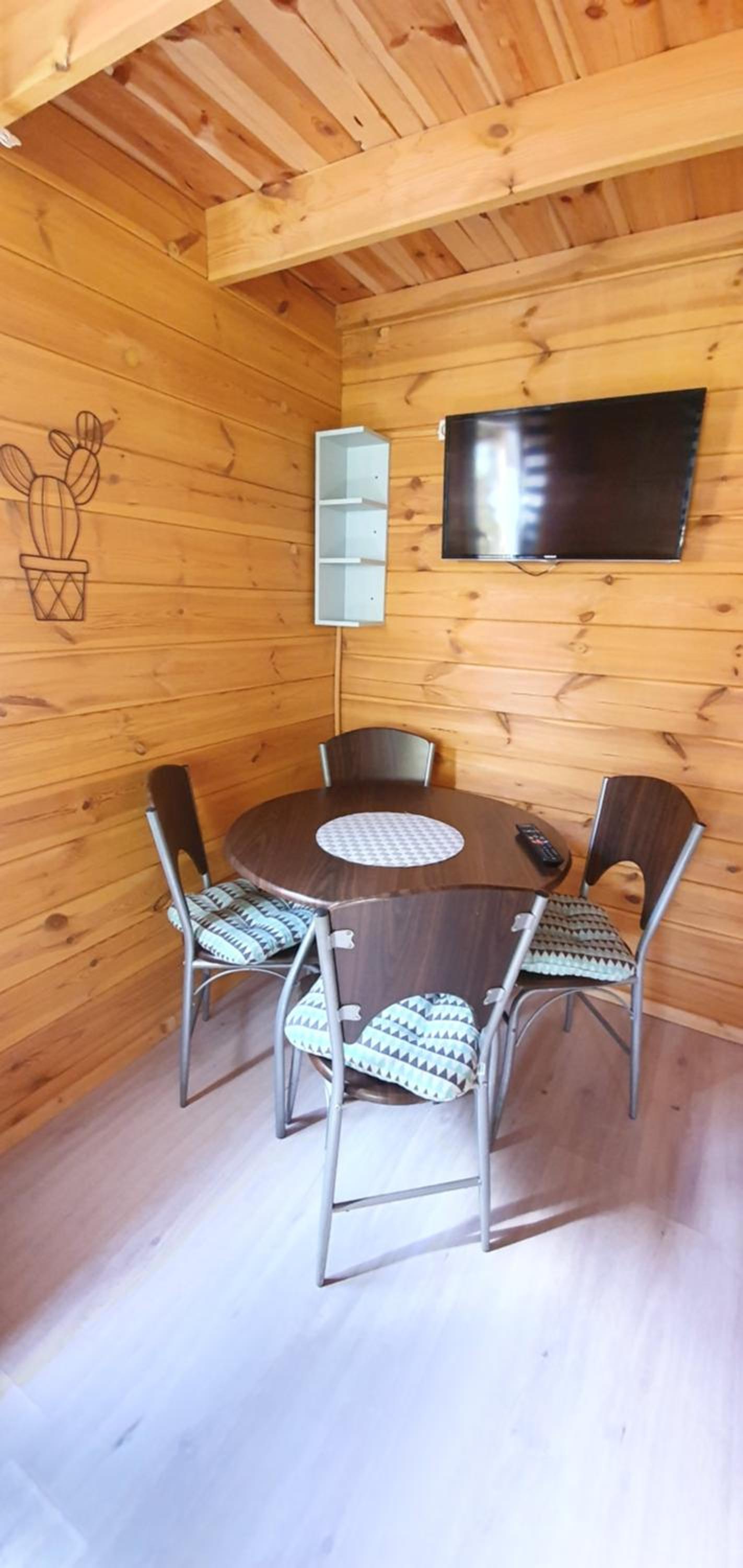 One-Bedroom House - Photo 20