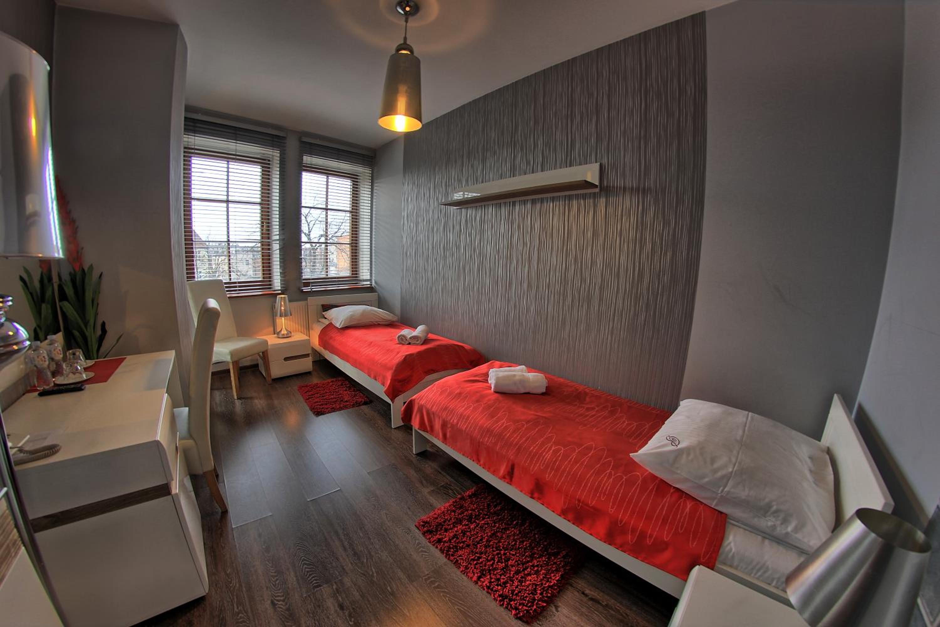 Twin Room - Photo 3