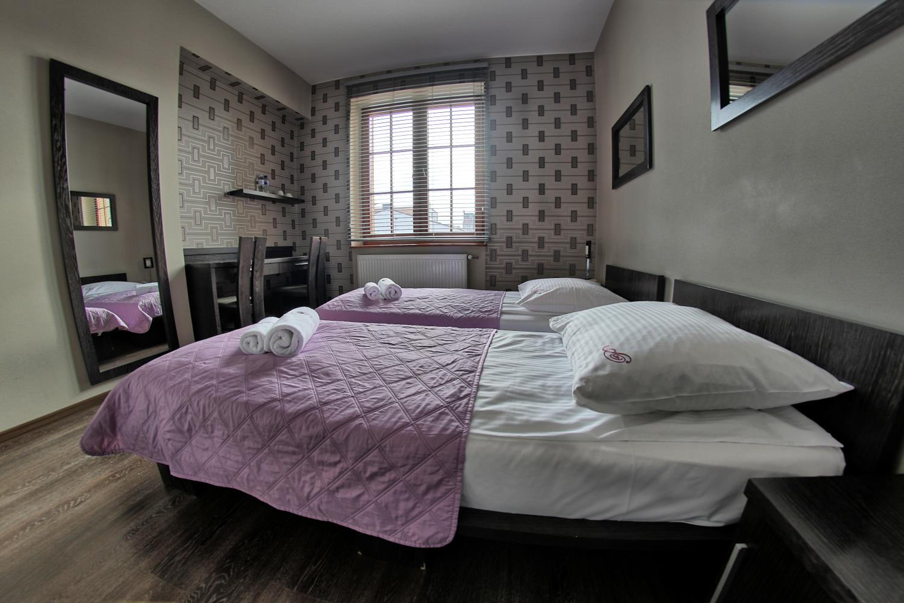 Twin Room - Photo 2