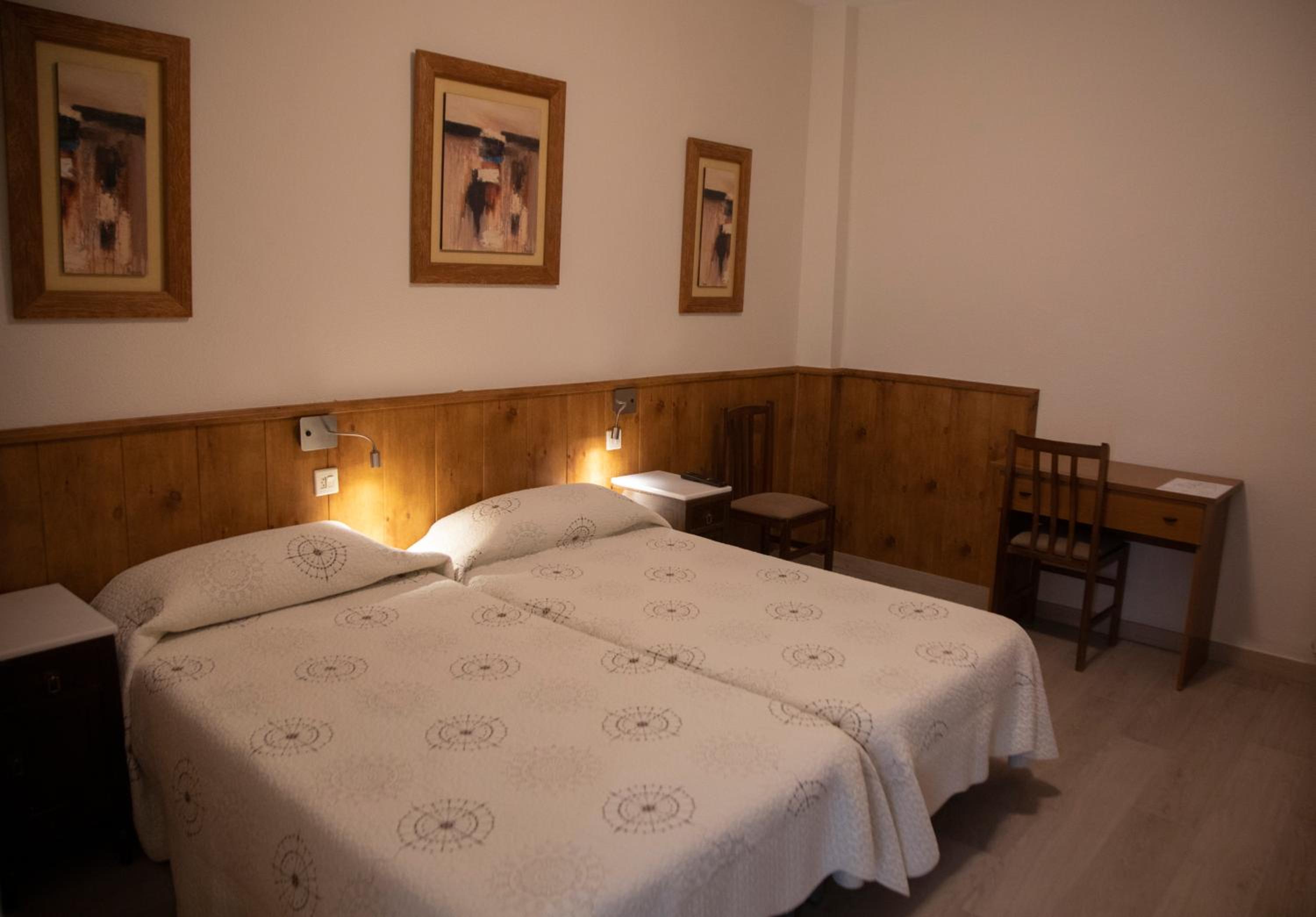 Double or Twin Room - Photo 6