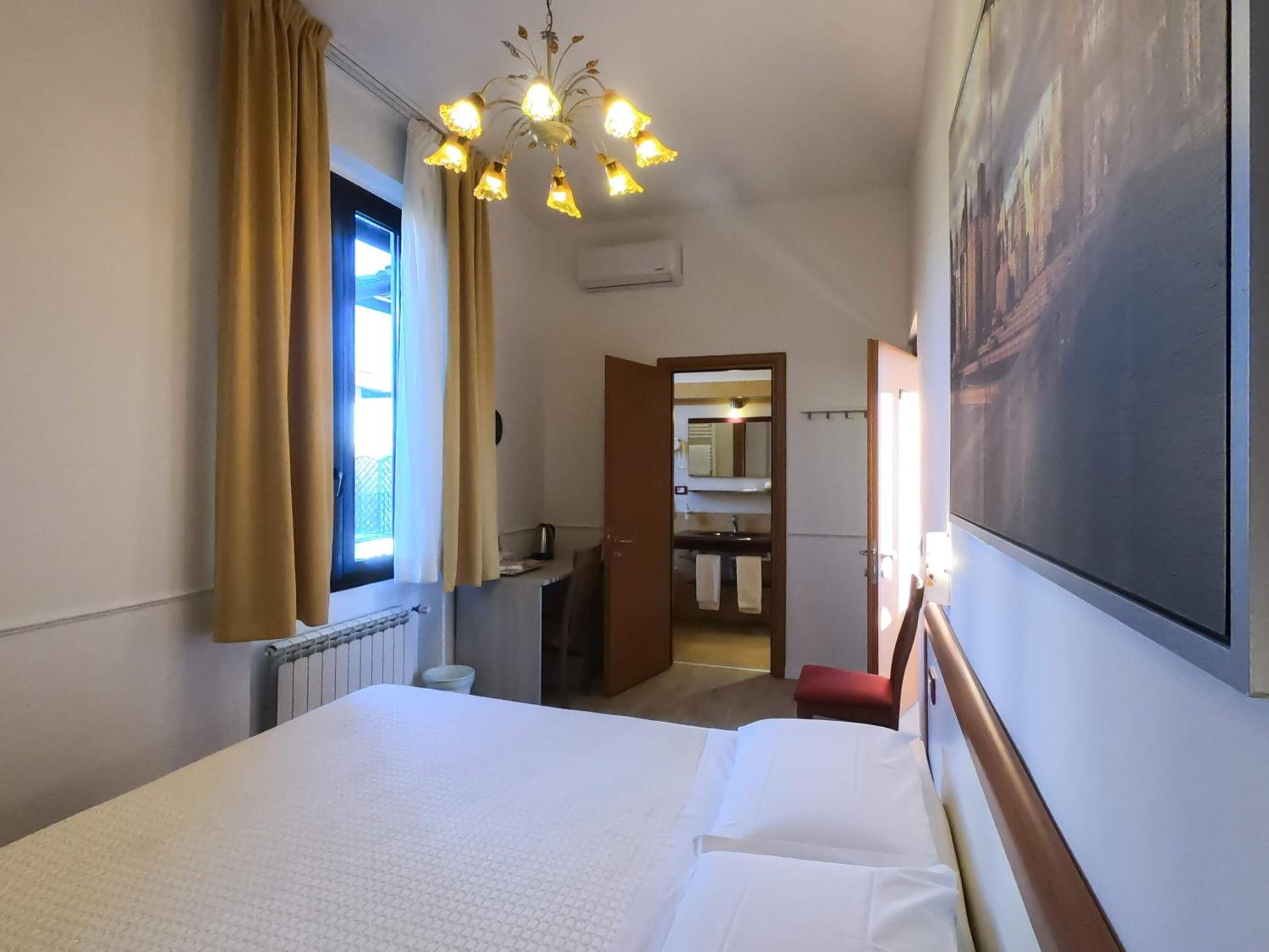 Double or Twin Room photo 3