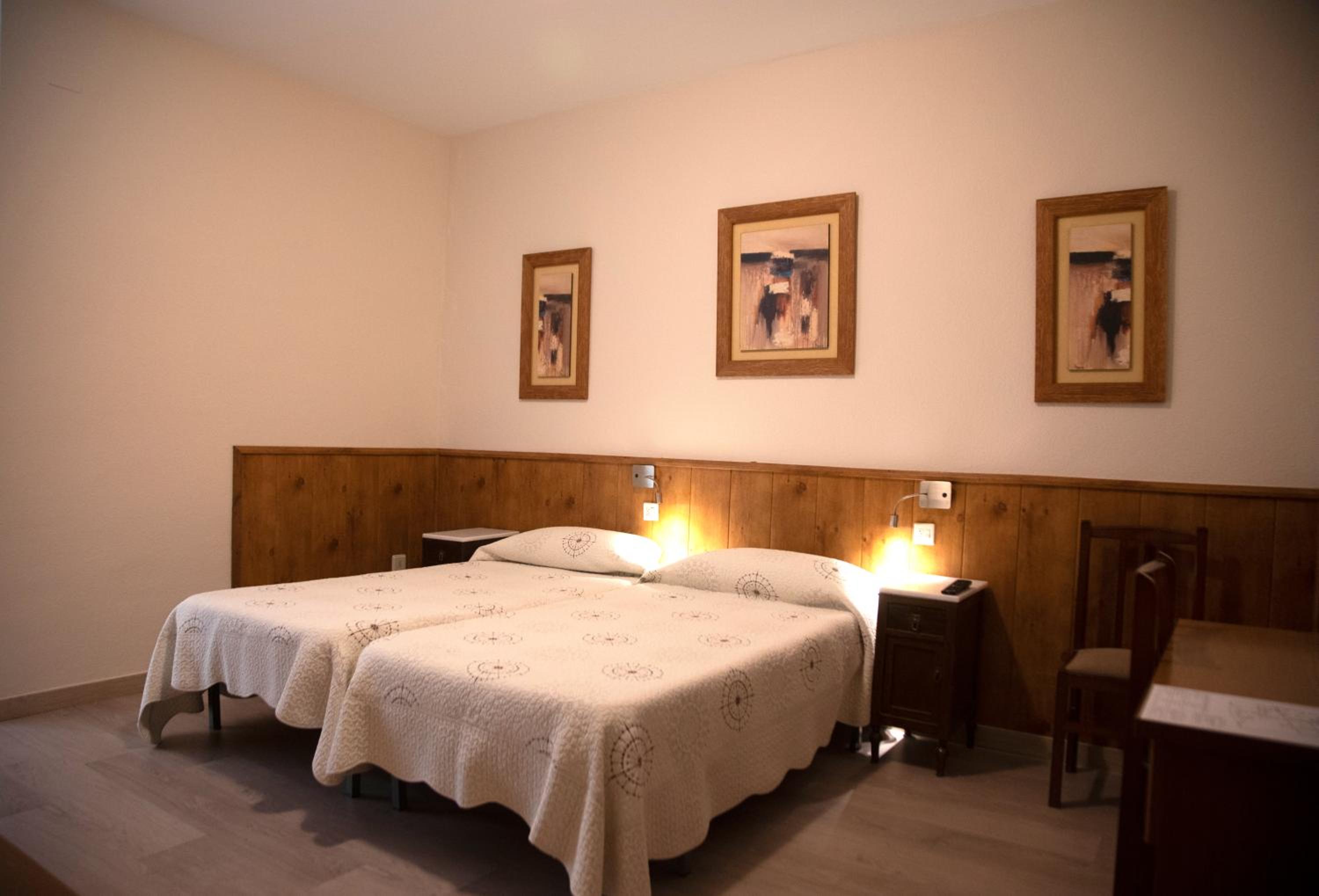 Double or Twin Room - Photo 2