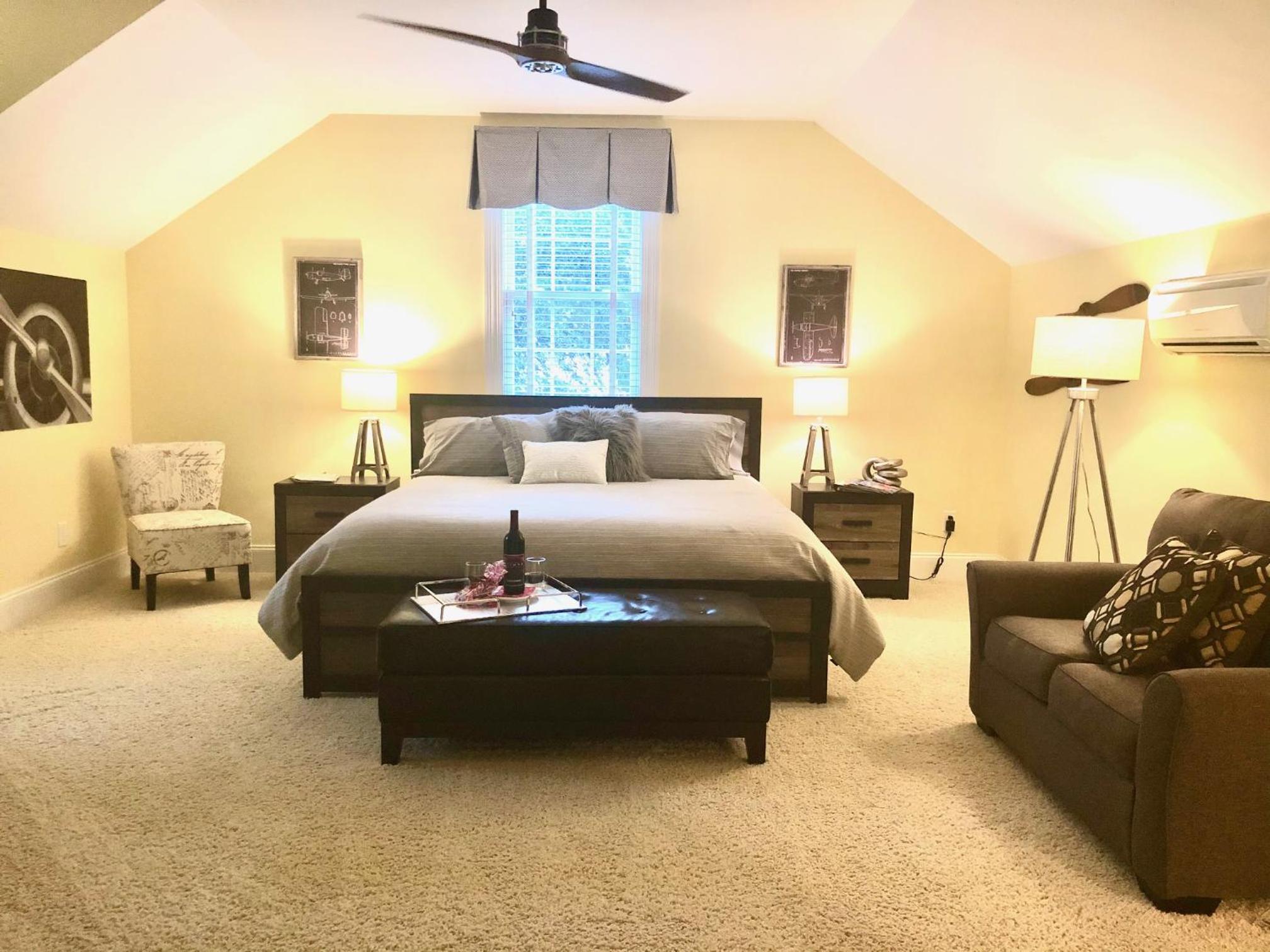 Deluxe King Suite photo 3