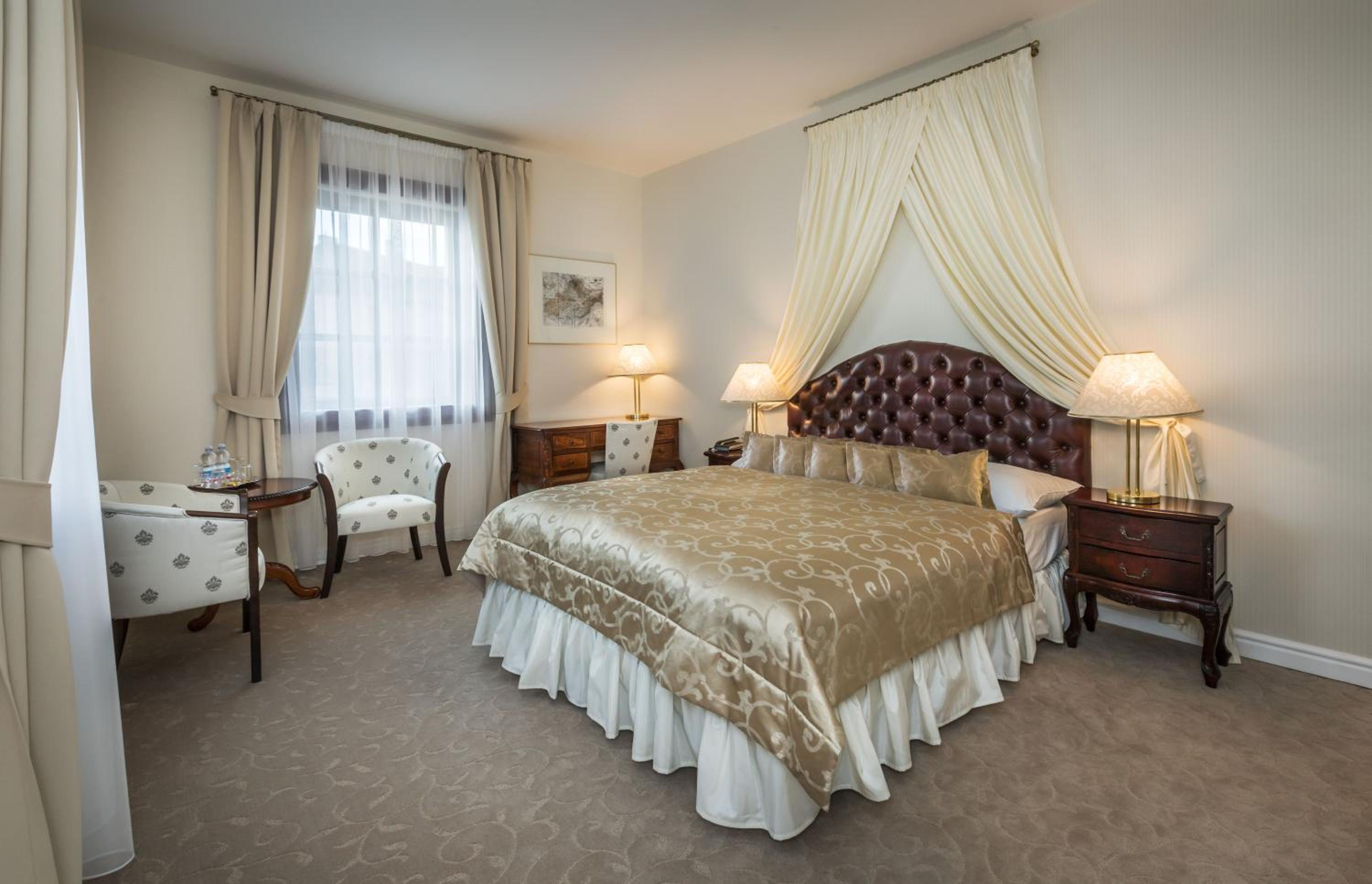 Deluxe Family Room