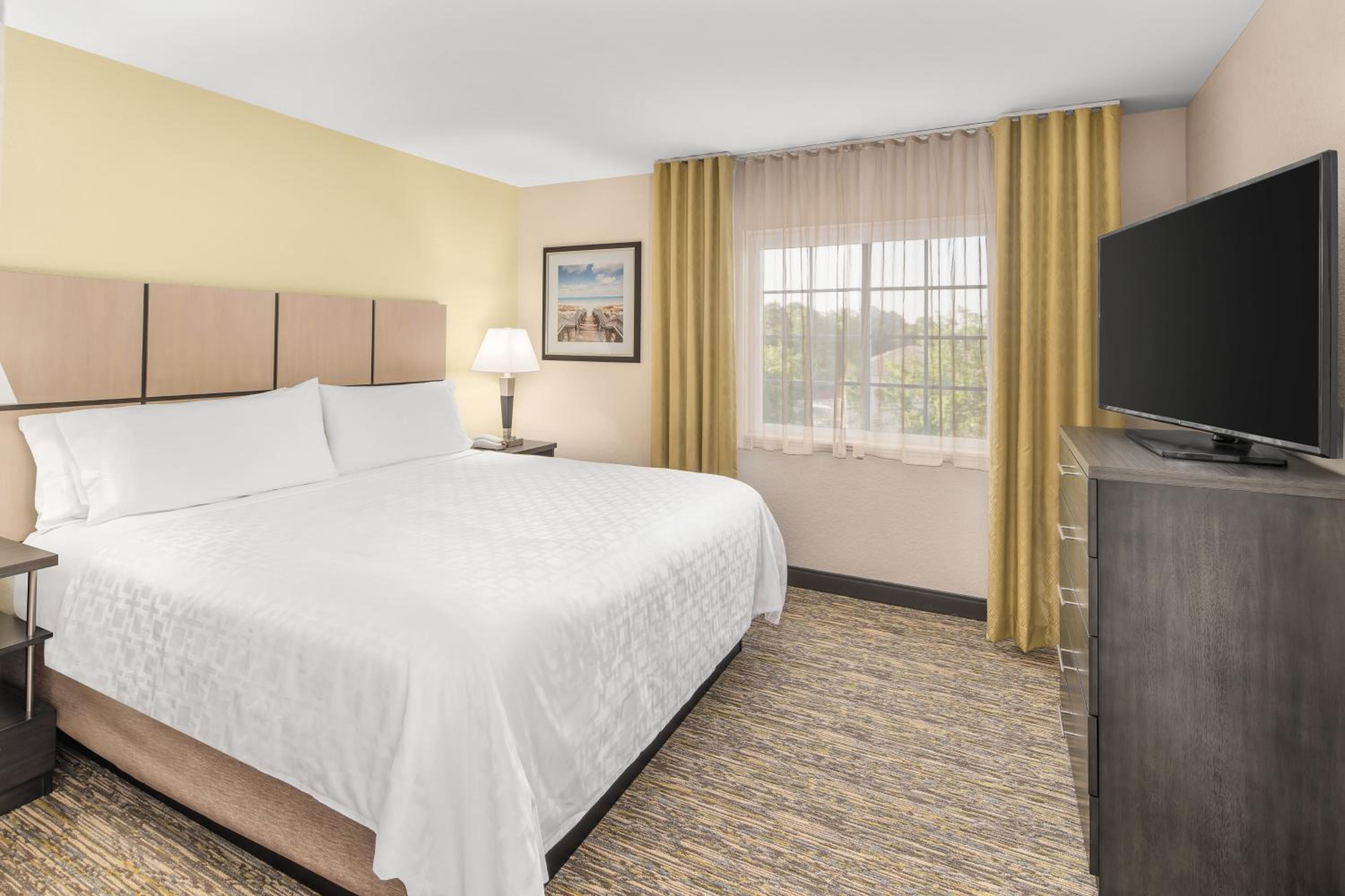 One-Bedroom King Suite - Photo 3