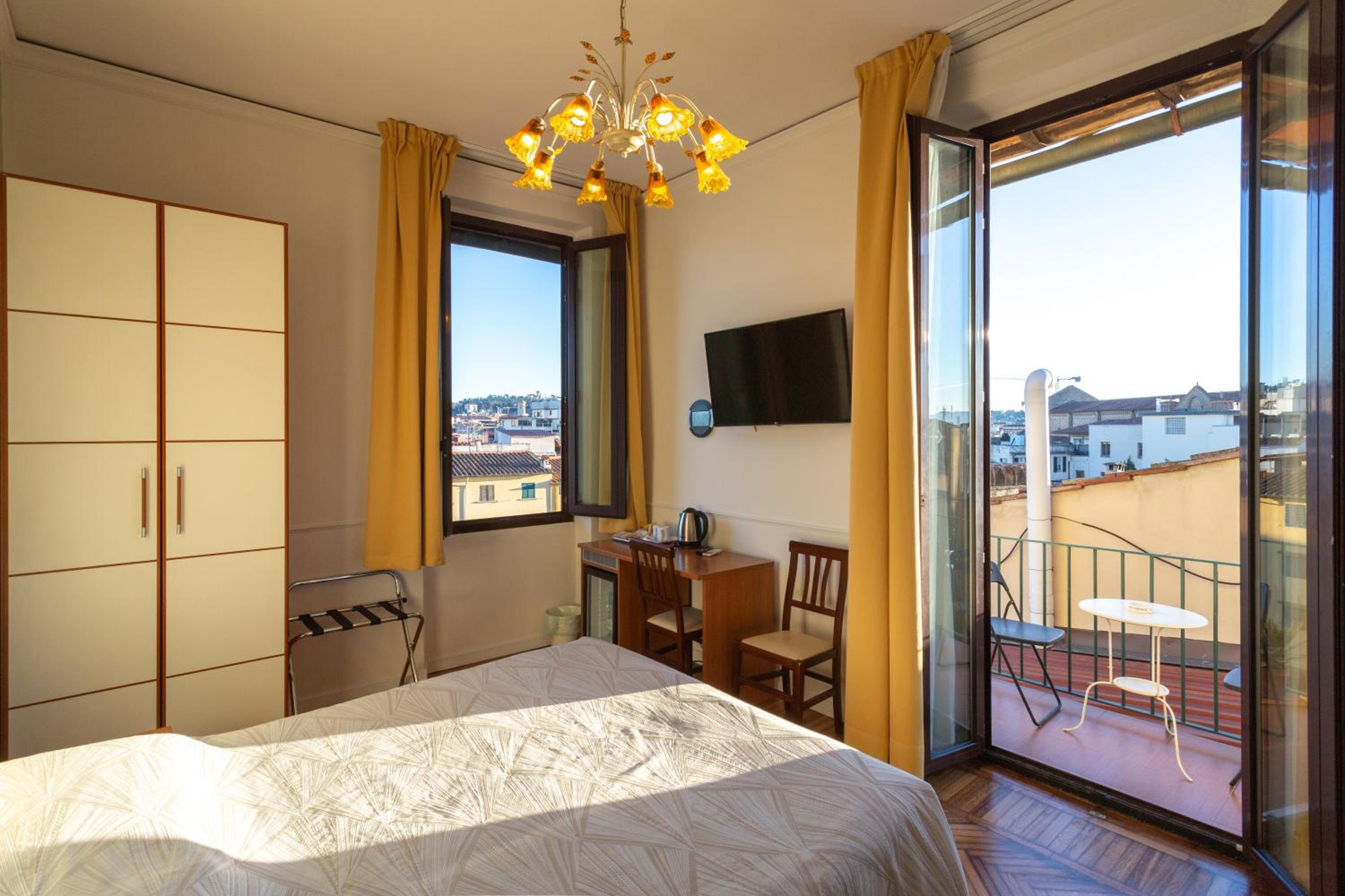 Double Room with Balcony and City View photo 1