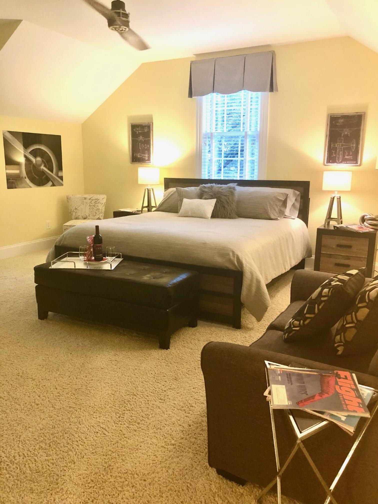 Deluxe King Suite photo 2