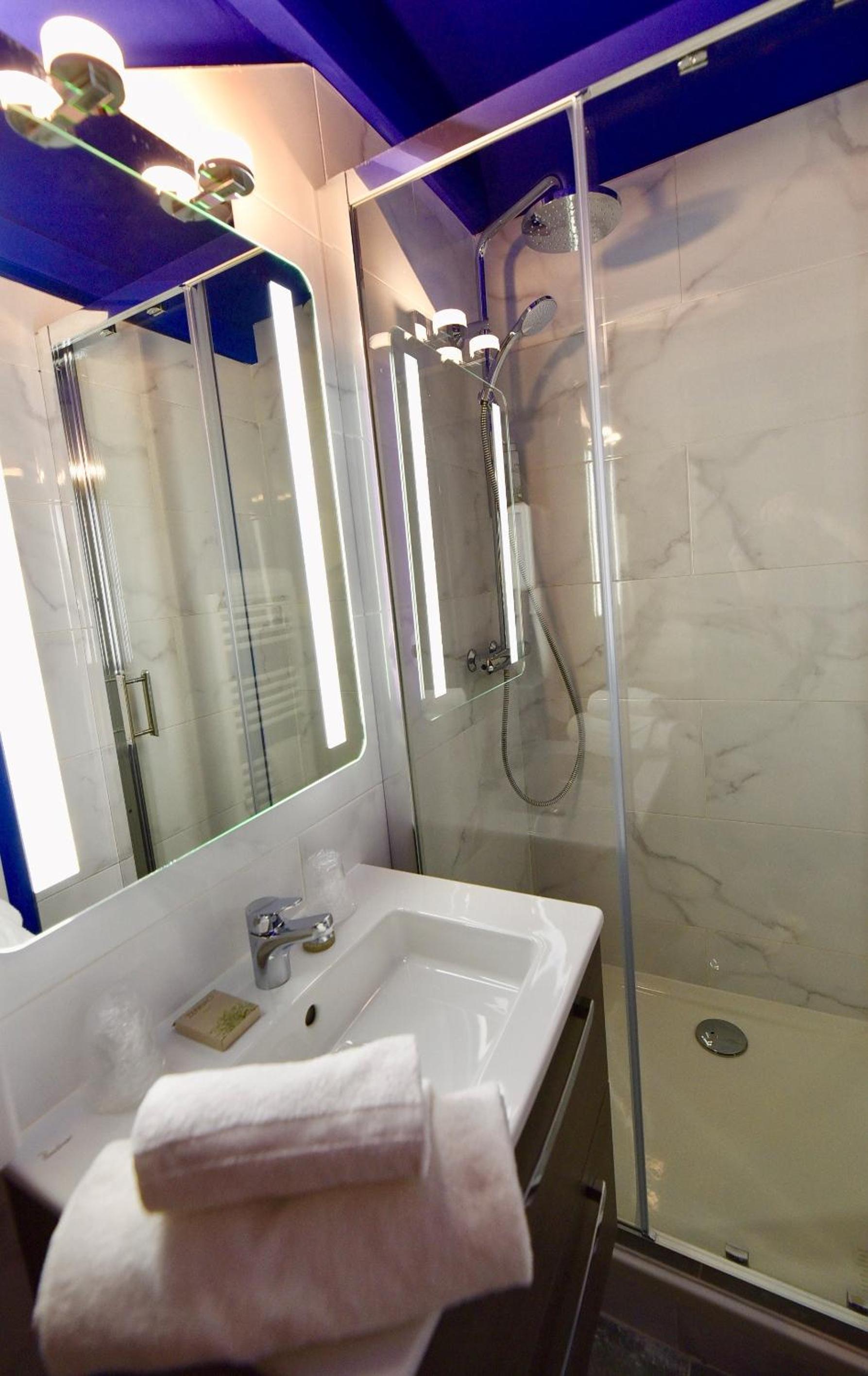 Small Double Room - Photo 3