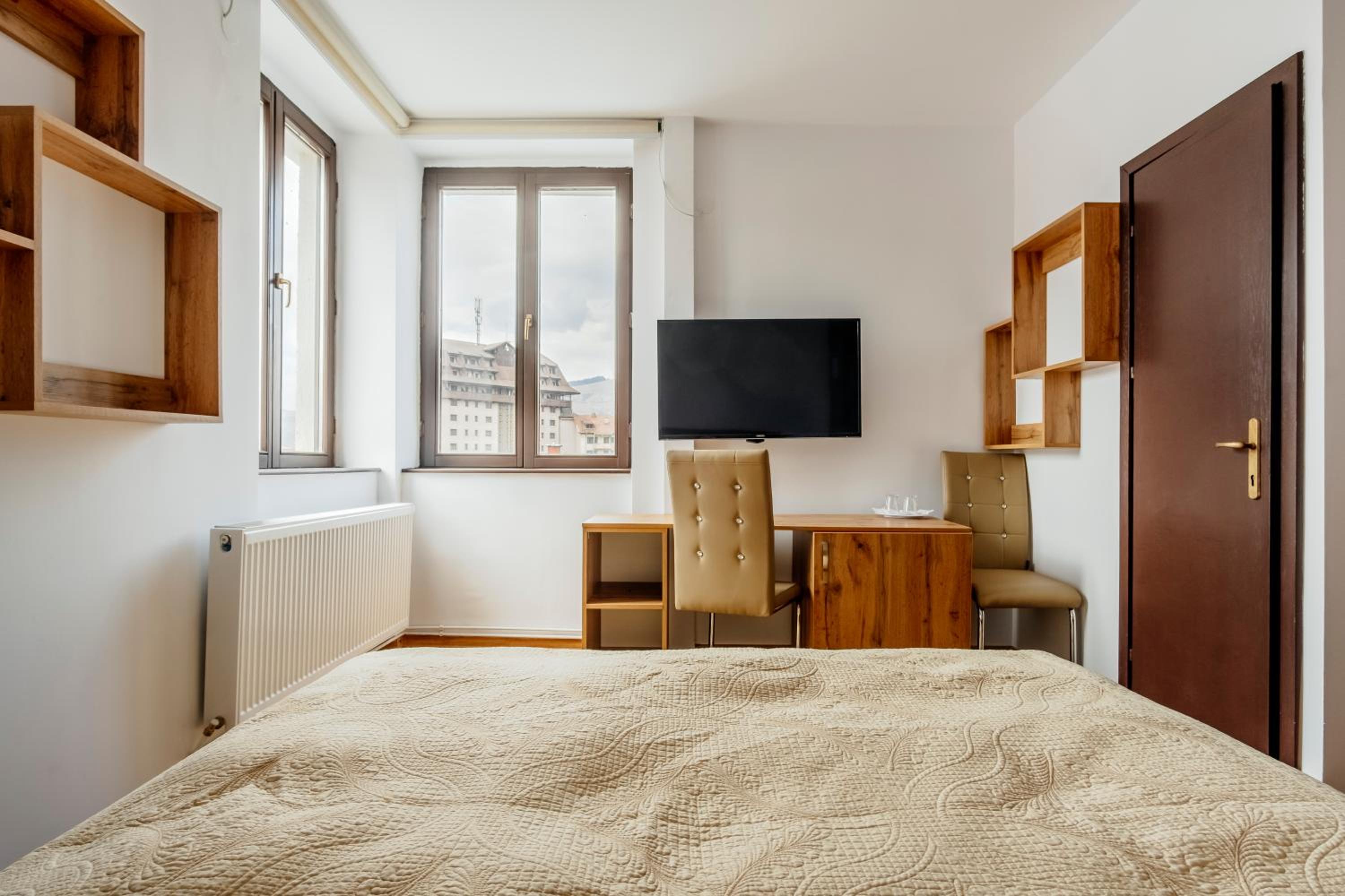 Double Room - Photo 8