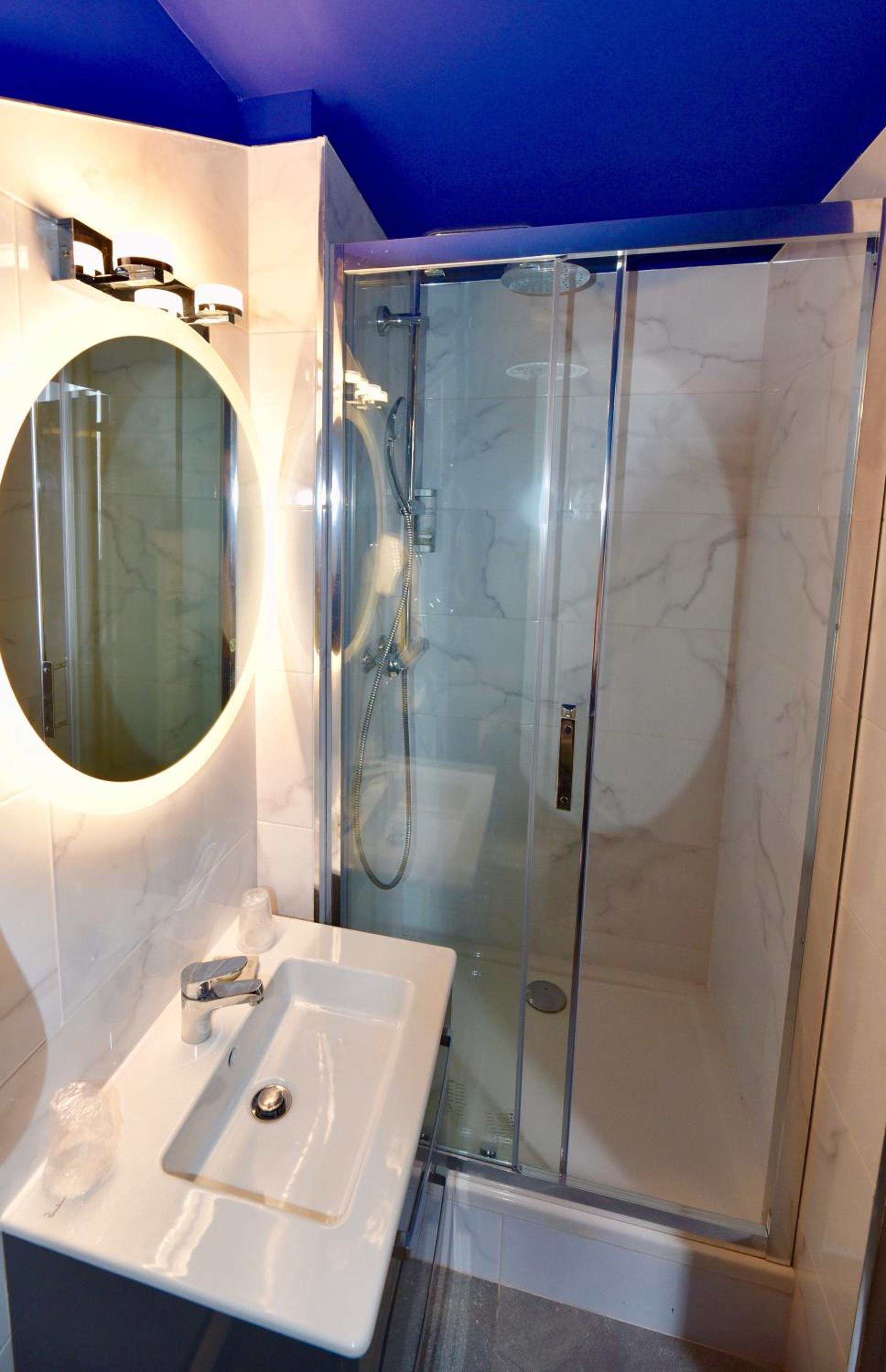 Small Double Room - Photo 8