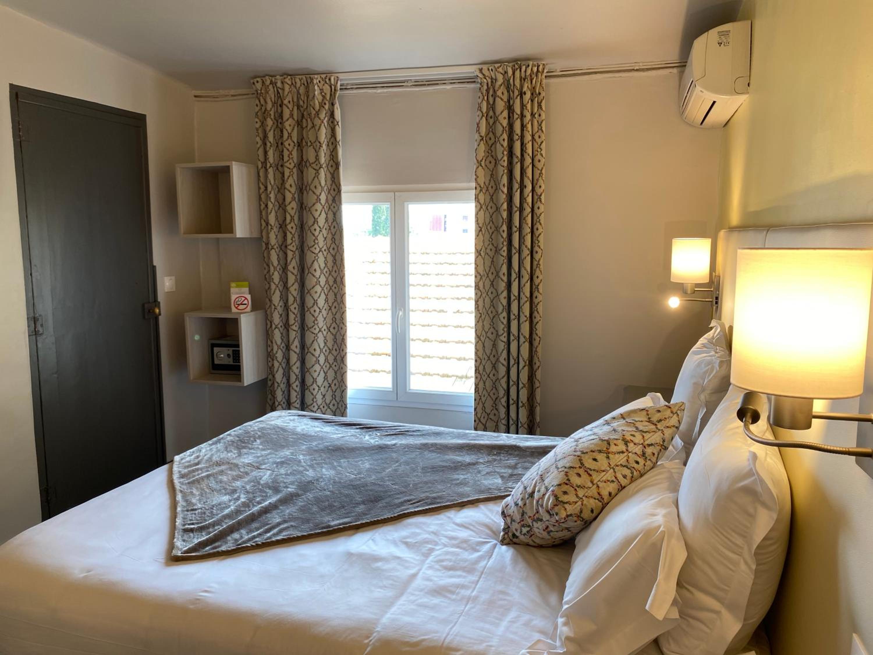 Small Double Room - Photo 12