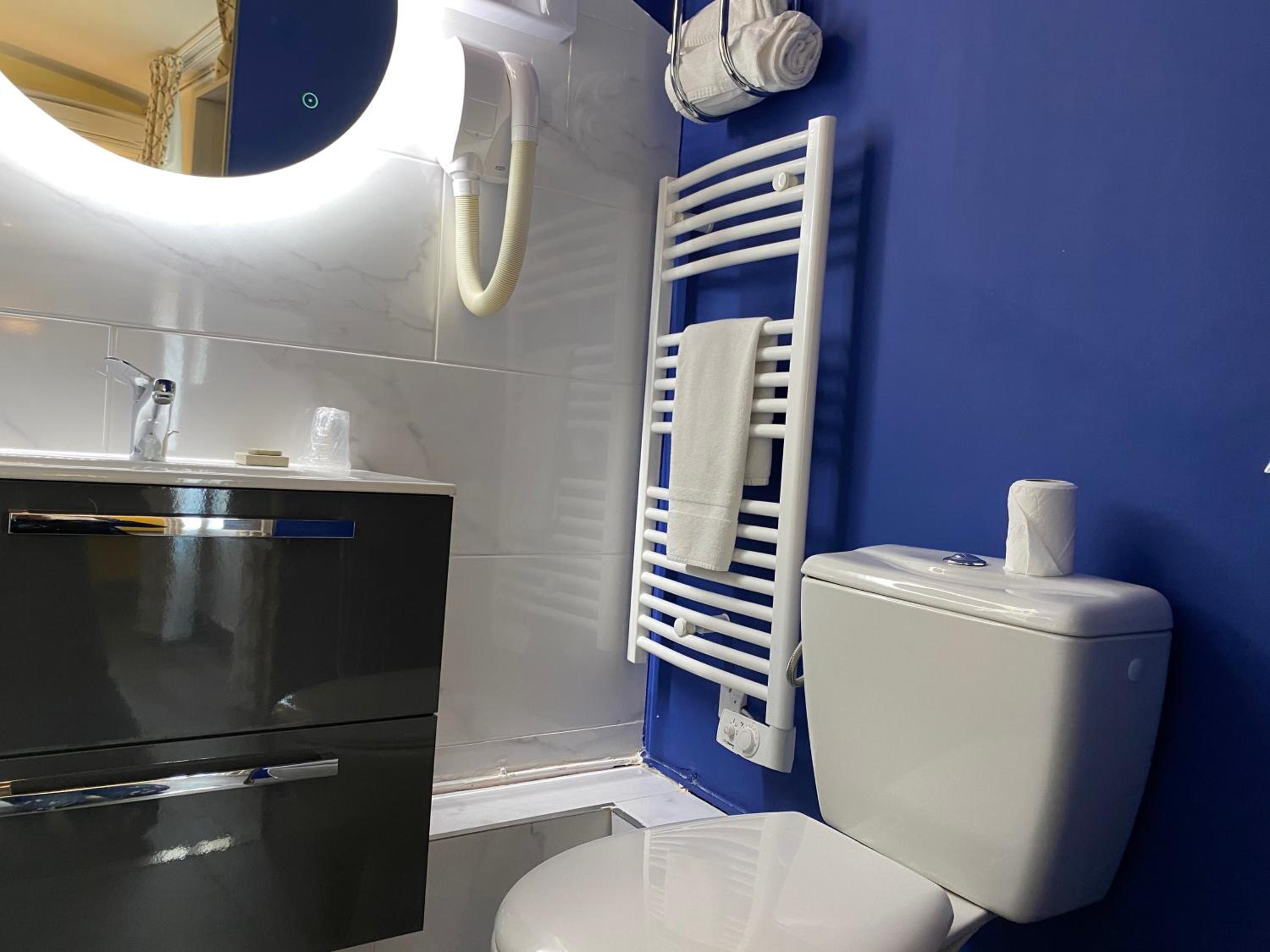 Small Double Room - Photo 13