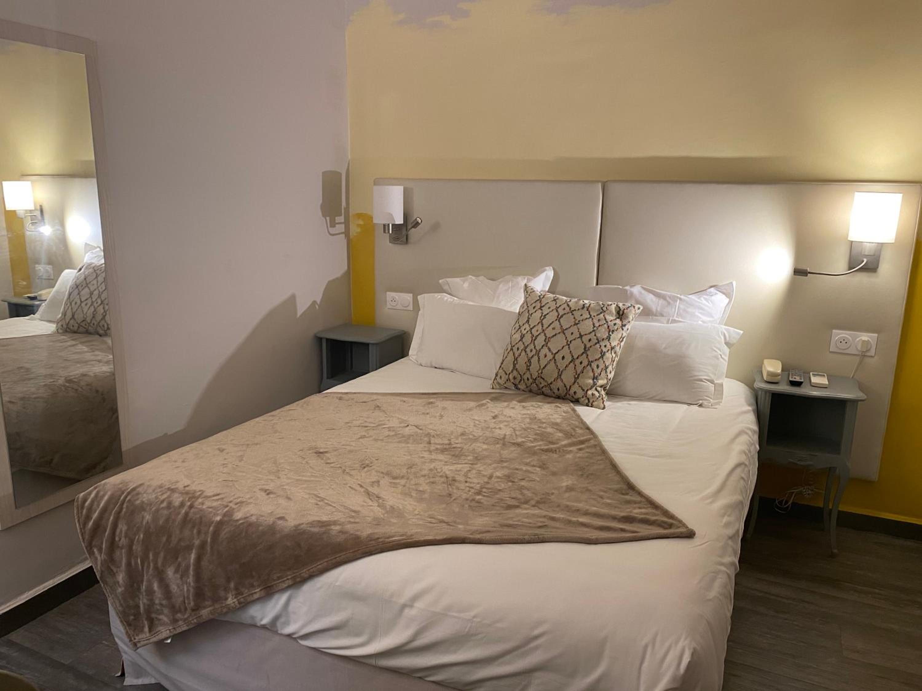 Small Double Room - Photo 1