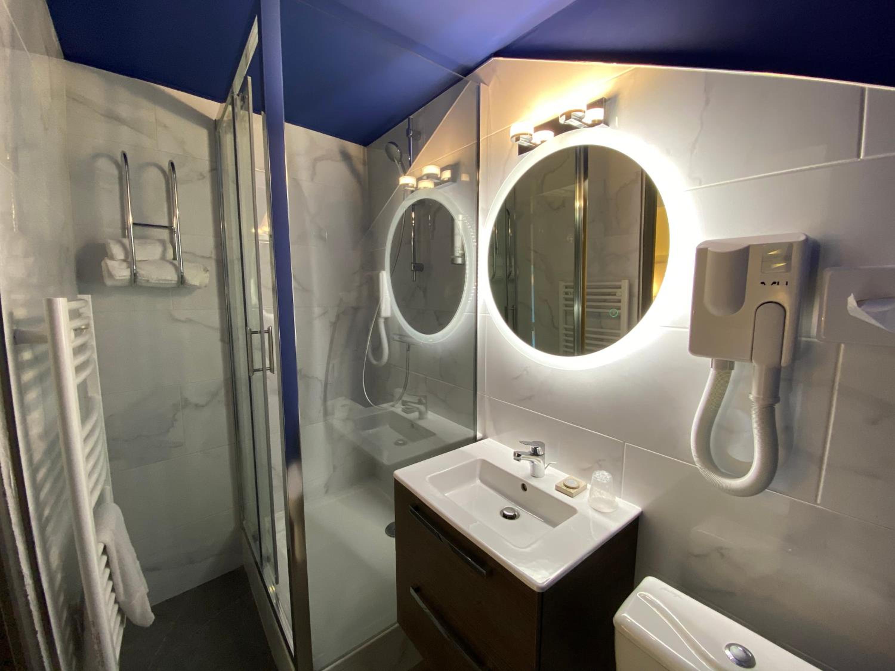 Double Room - Photo 7