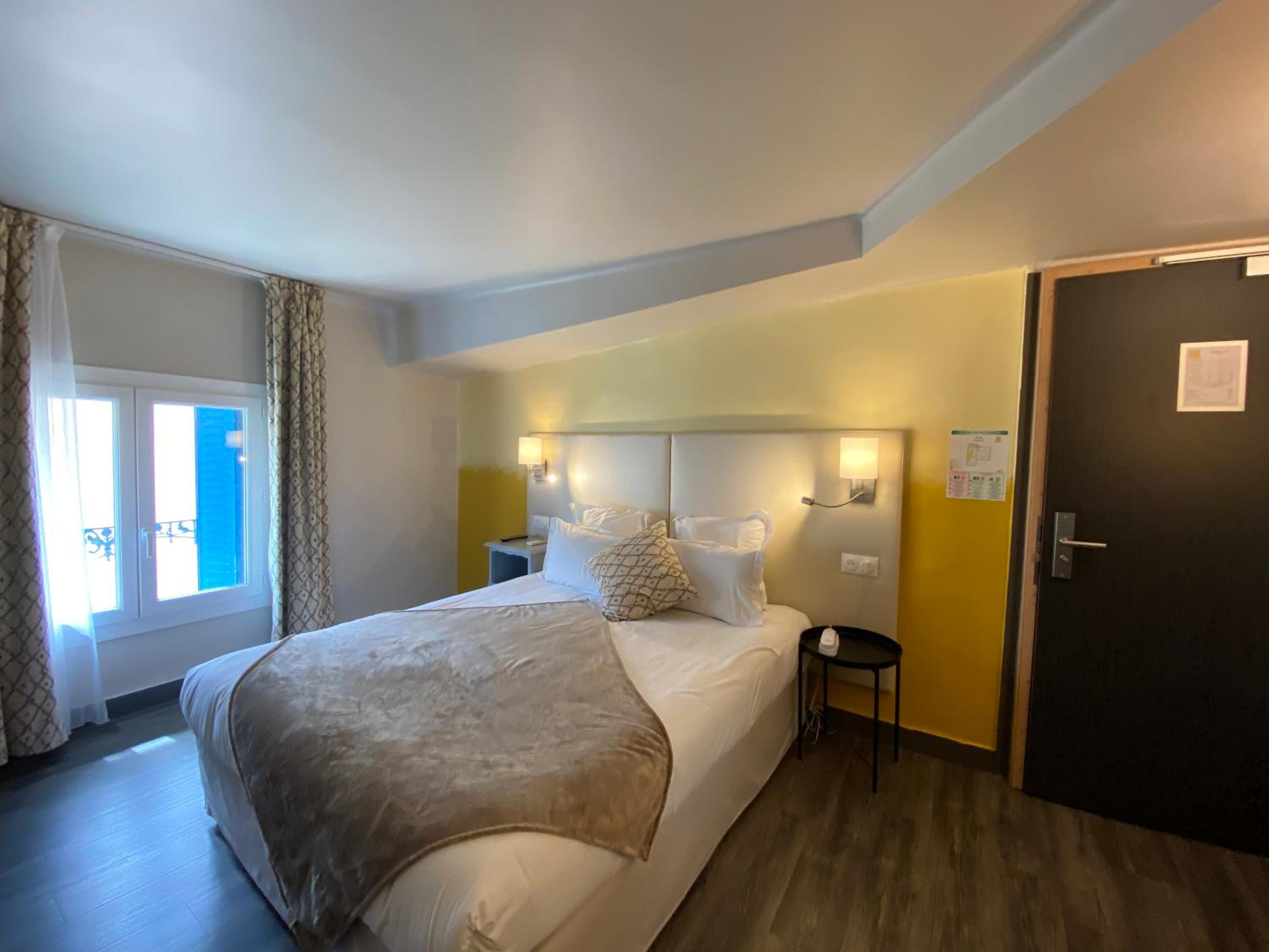 Double Room - Photo 5